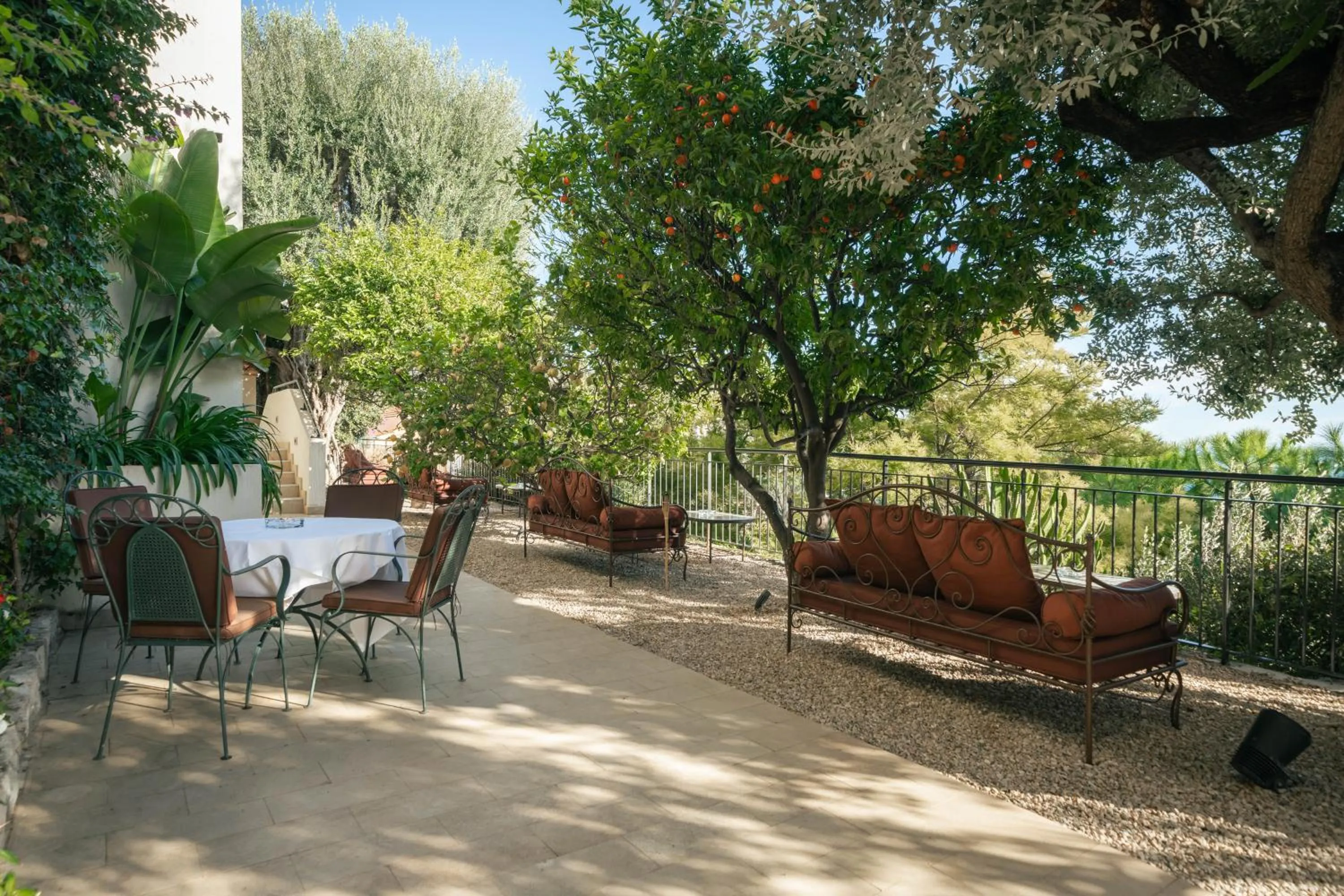 Garden in Hôtel Le Roquebrune