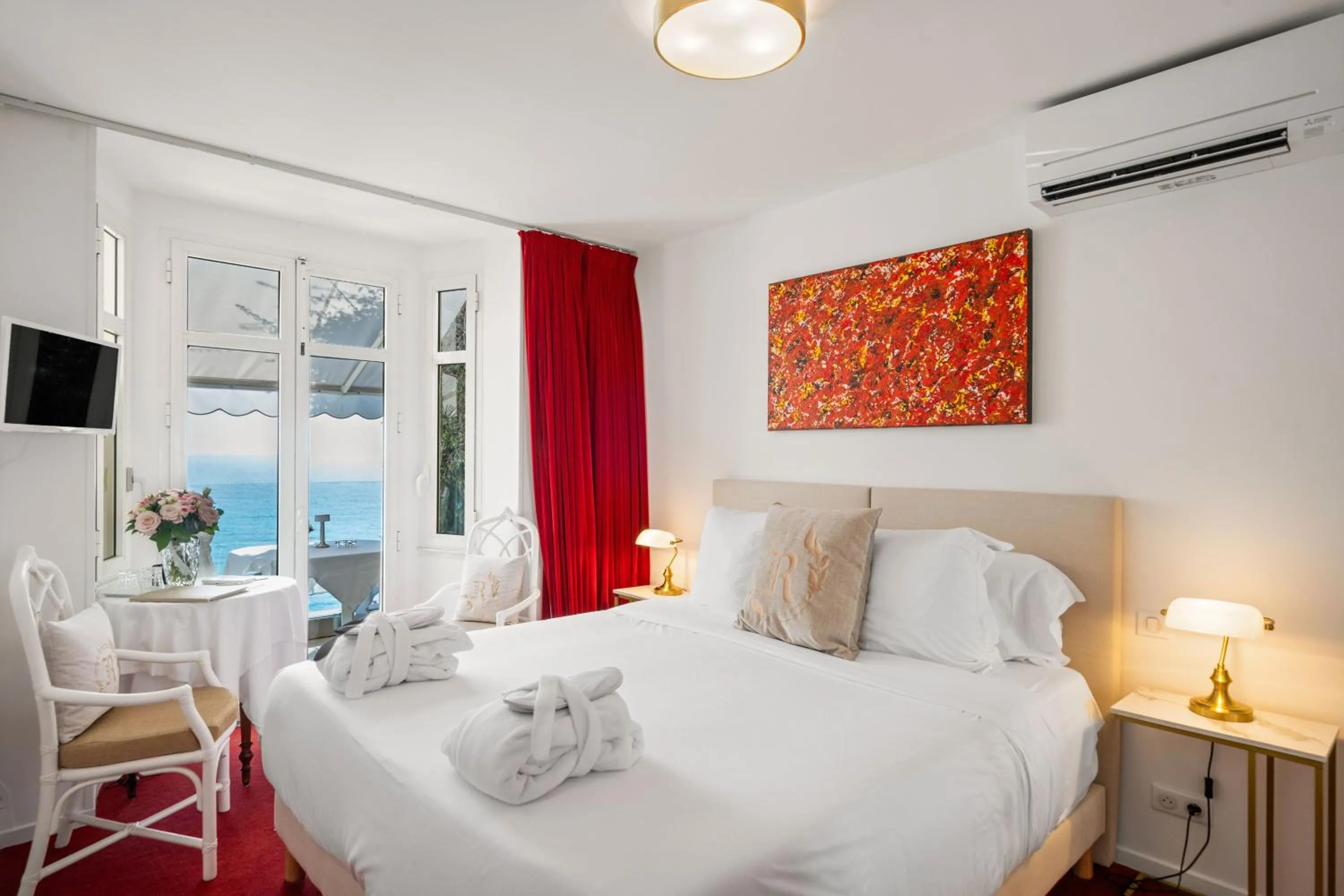 Bed in Hôtel Le Roquebrune