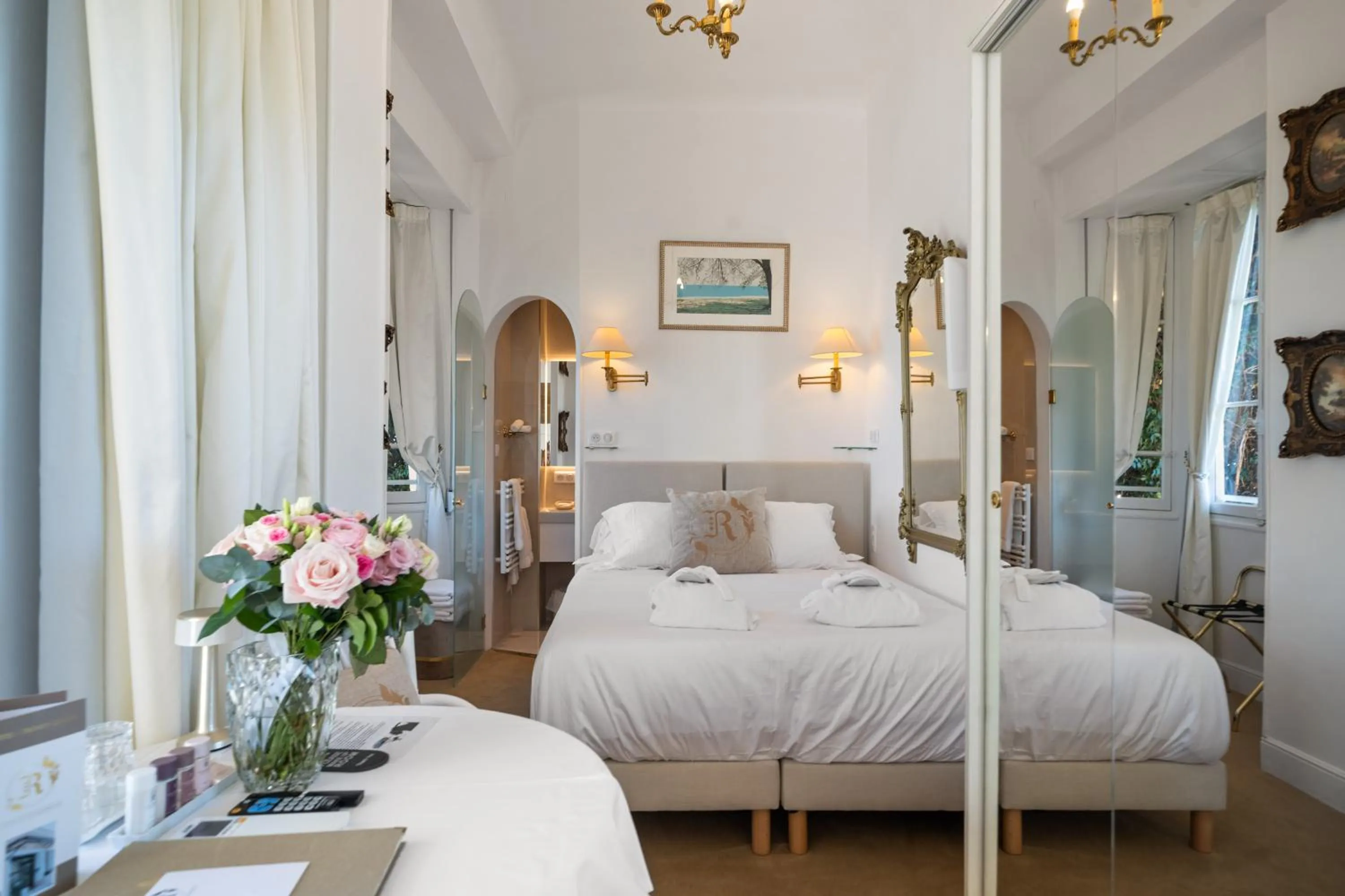 Bed in Hôtel Le Roquebrune