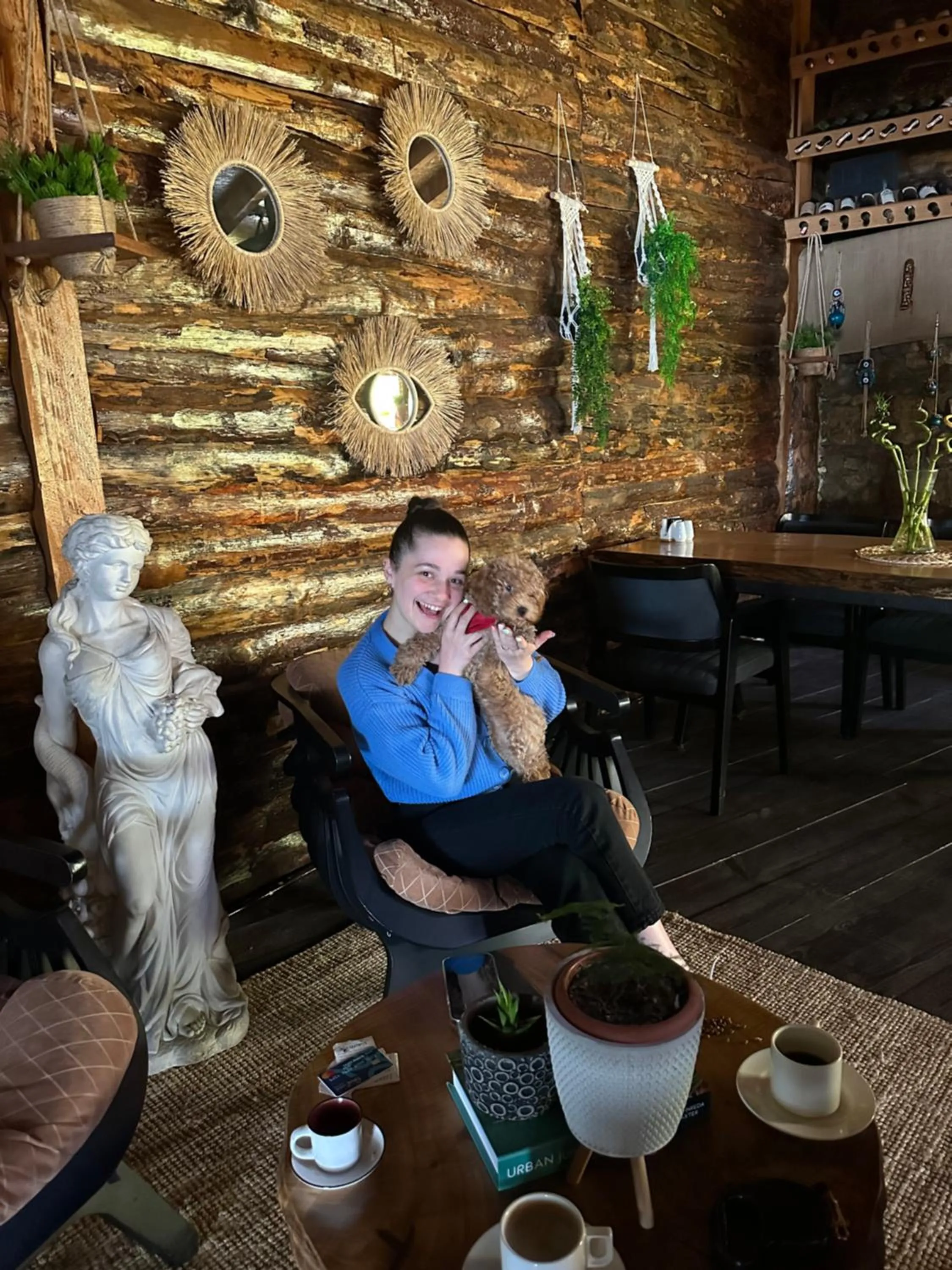 Restaurant/places to eat in Line Suite Hotel