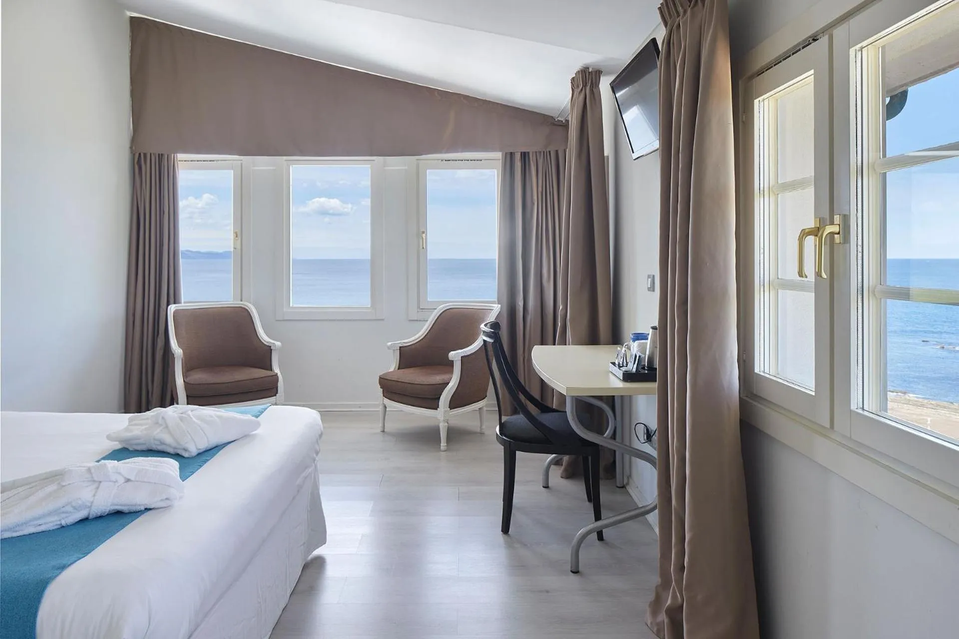 Bed in Hotel & Talasoterapia Zelai