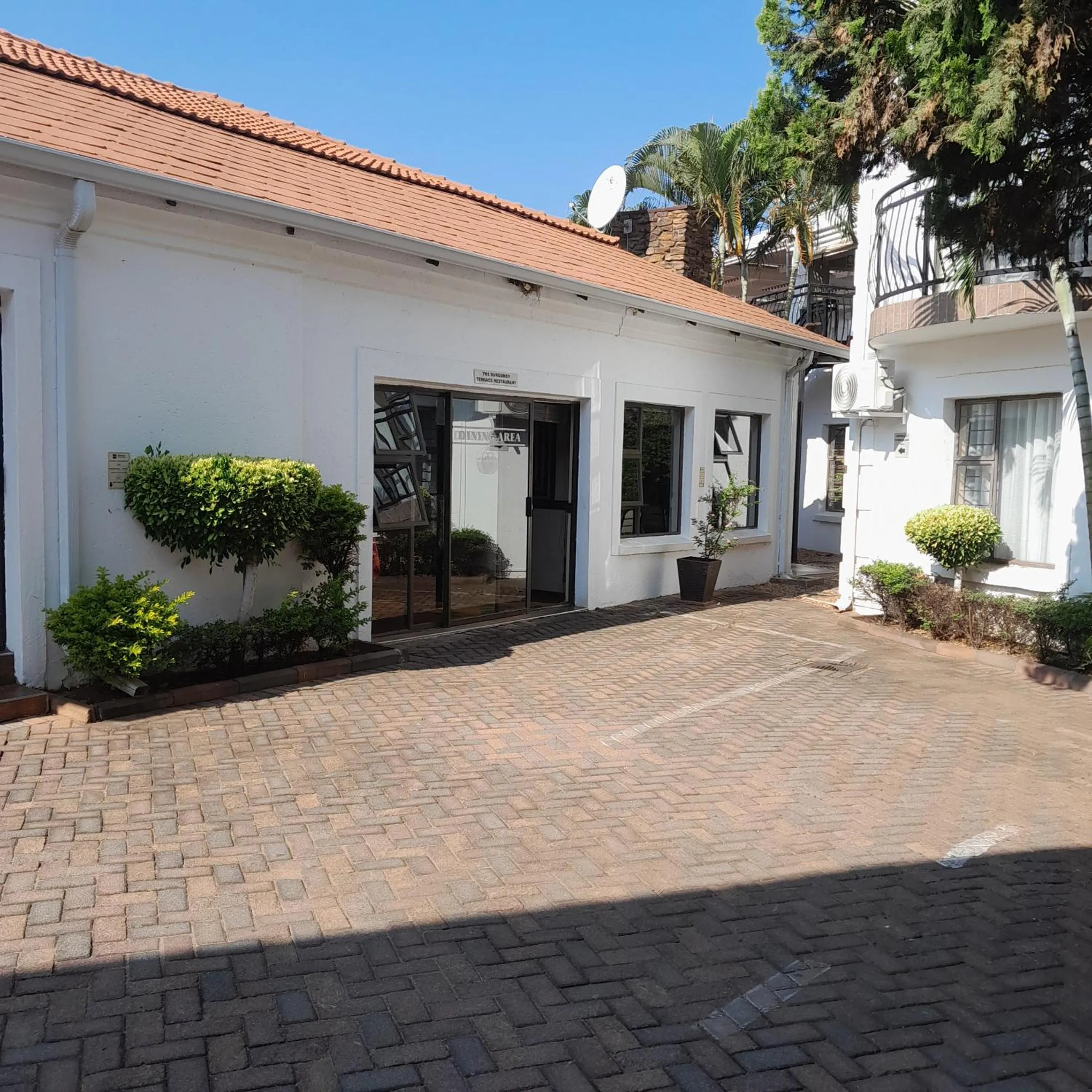 Restaurant/places to eat in The Shamrock Hotel