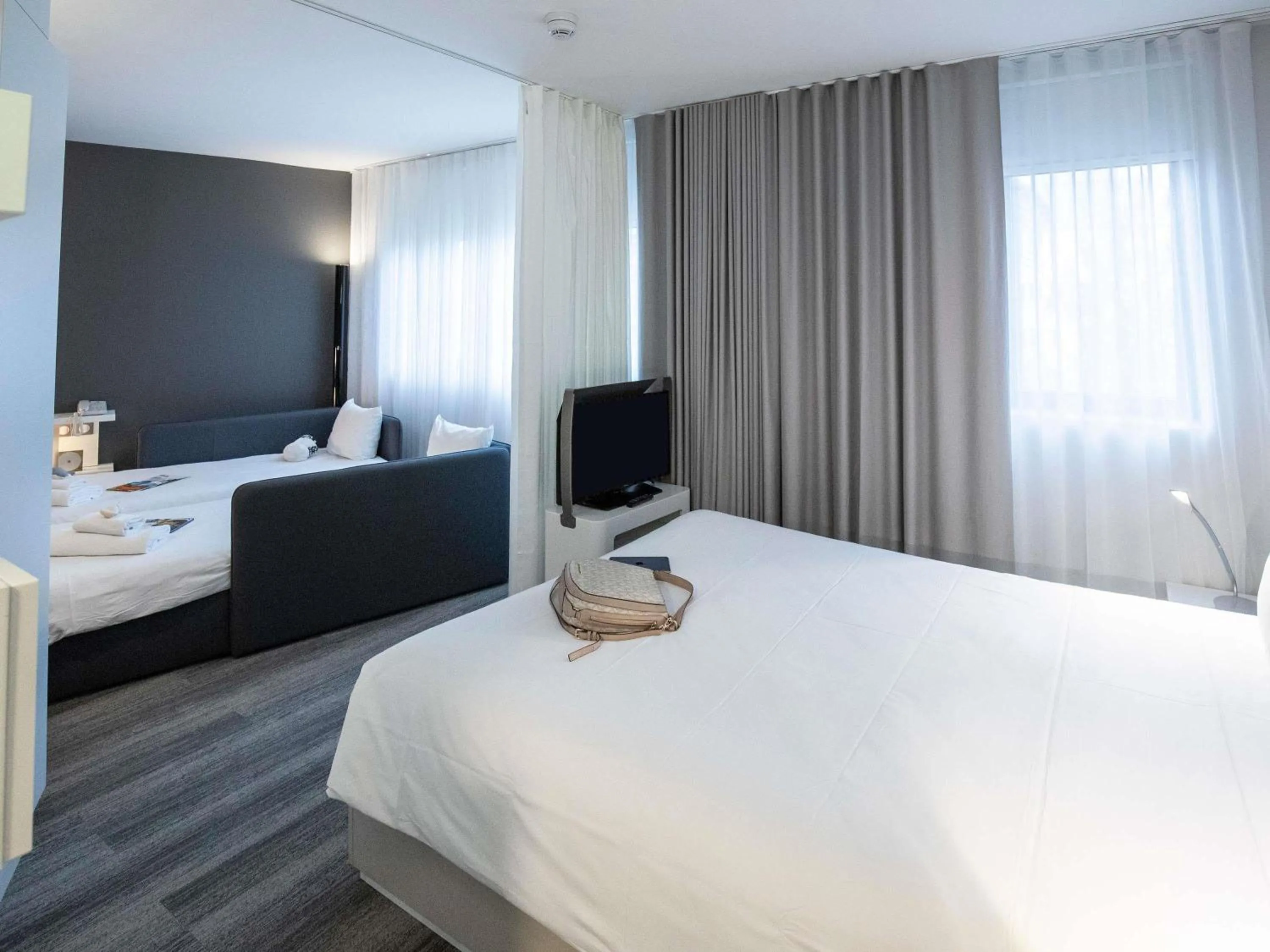 Bedroom, Bed in Novotel Suites Luxembourg