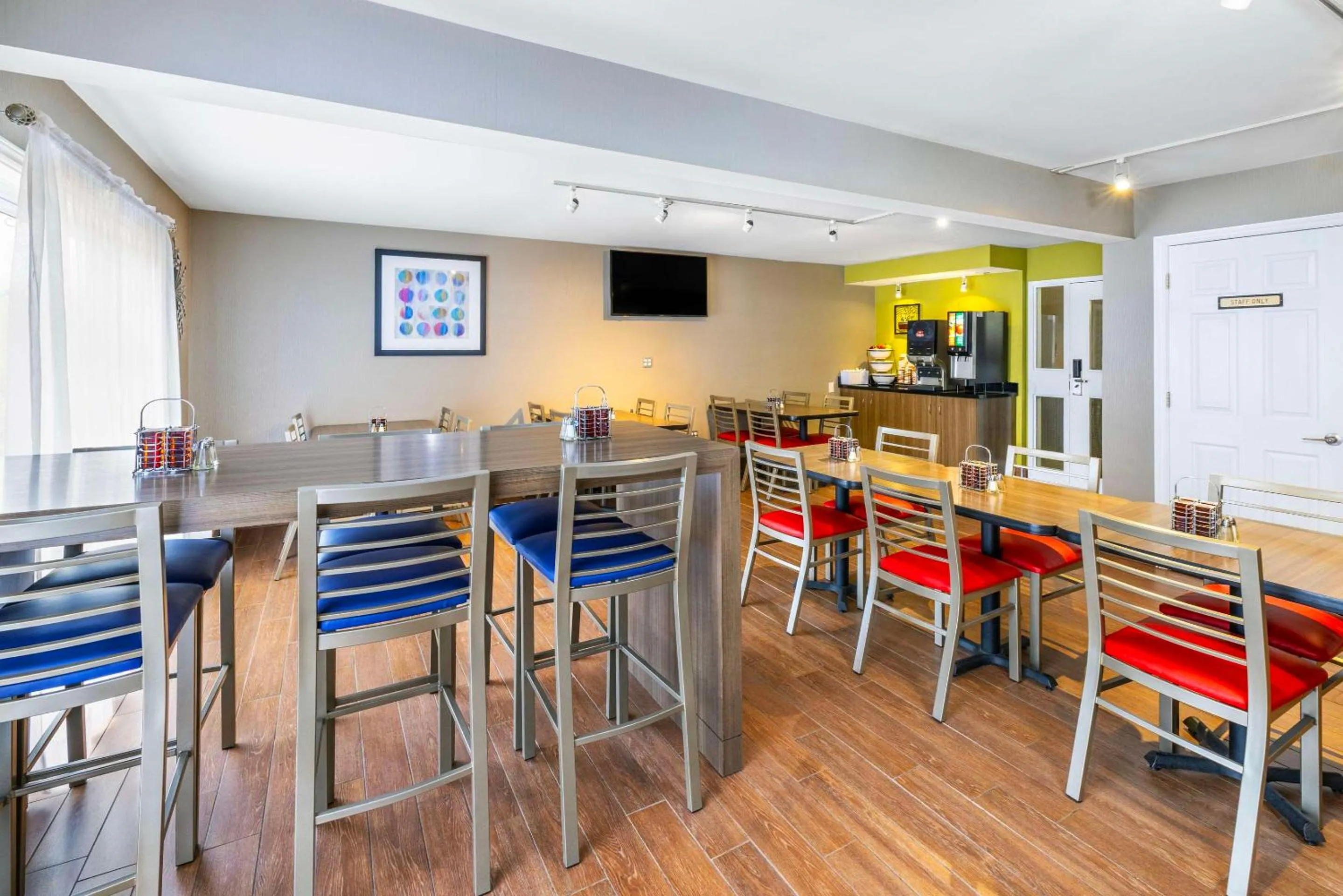 Breakfast in Comfort Inn Magnetic Hill