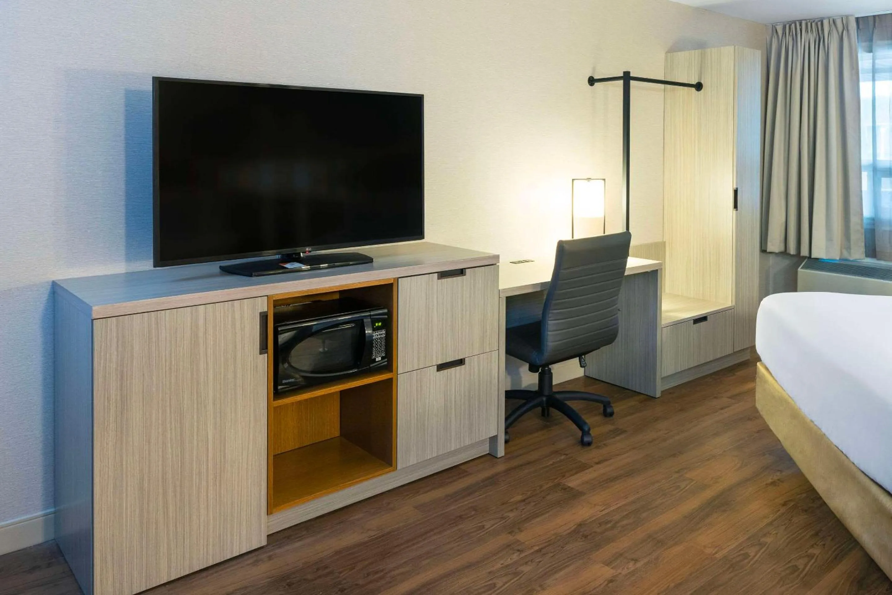 Bedroom, Bed in Comfort Inn Magnetic Hill