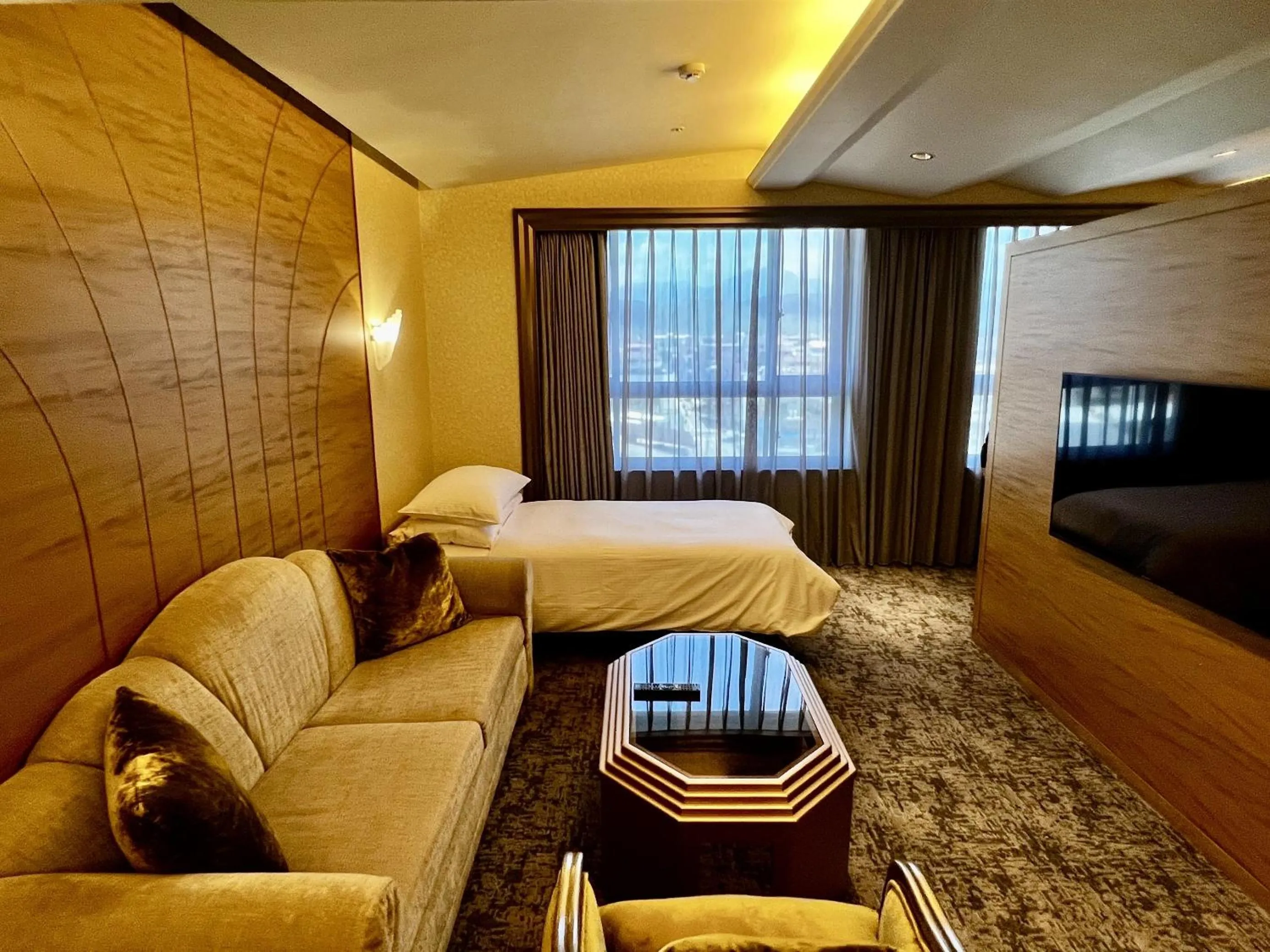 Photo of the whole room, Bed in The Landis Taipei