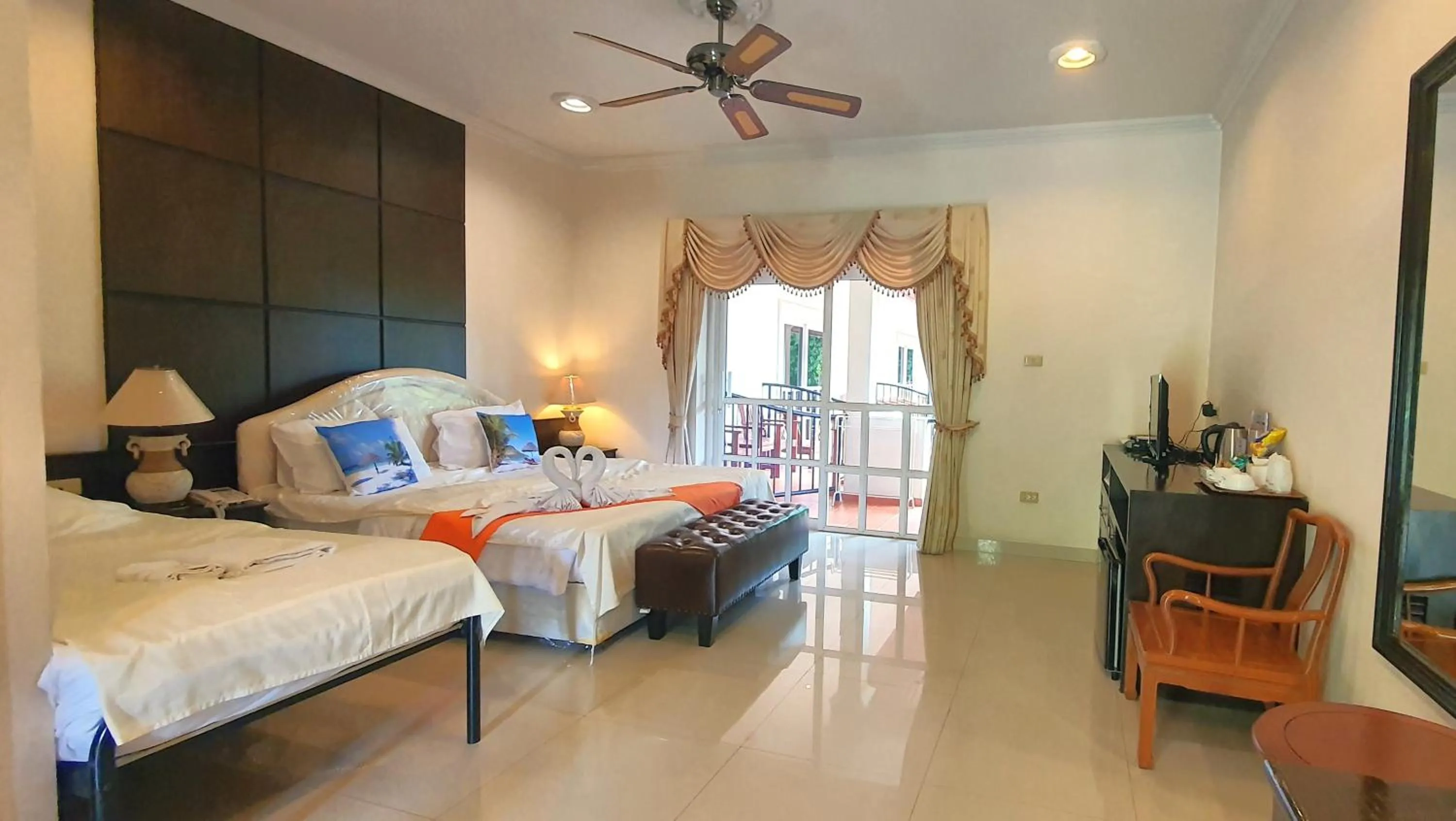 Bedroom, Bed in Serene Sands