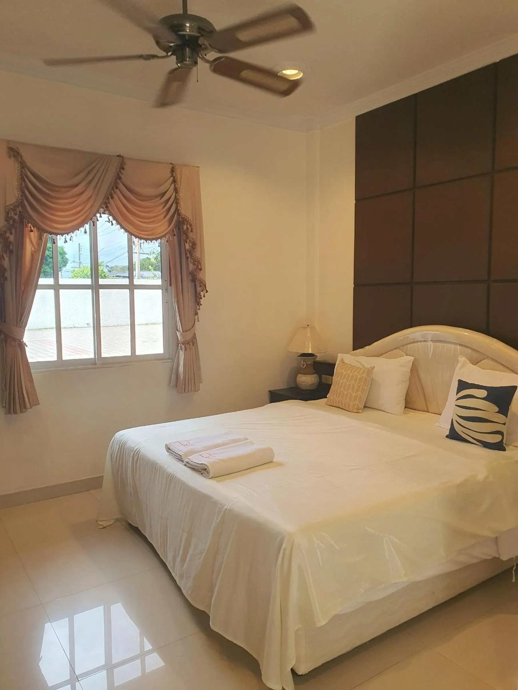 Bedroom, Bed in Serene Sands