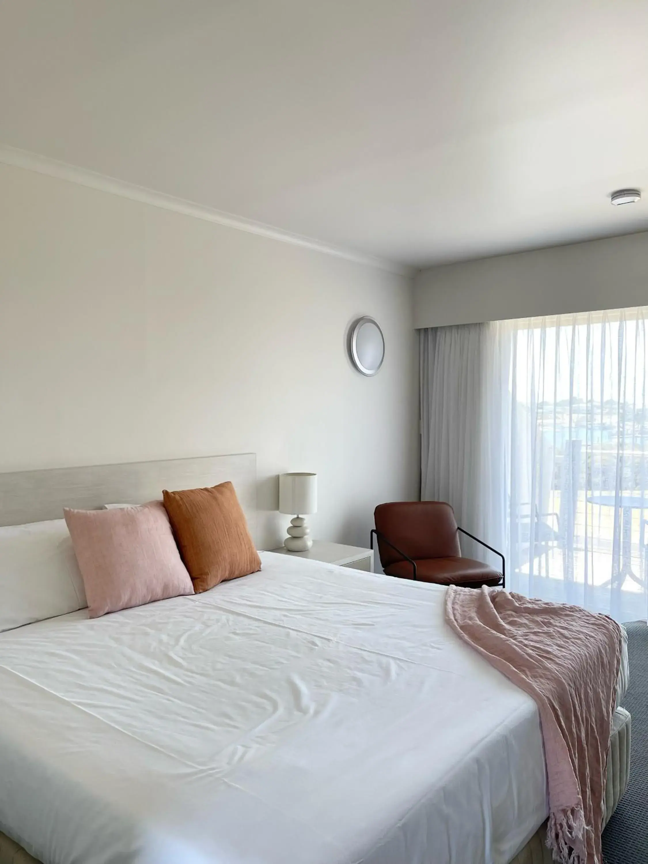 Panoramic Harbor View King Room - Unserviced (Adults only) in Harbour View Motel Panoramic Harbor View King Room - Unserviced (Adults only) in Harbour View Motel