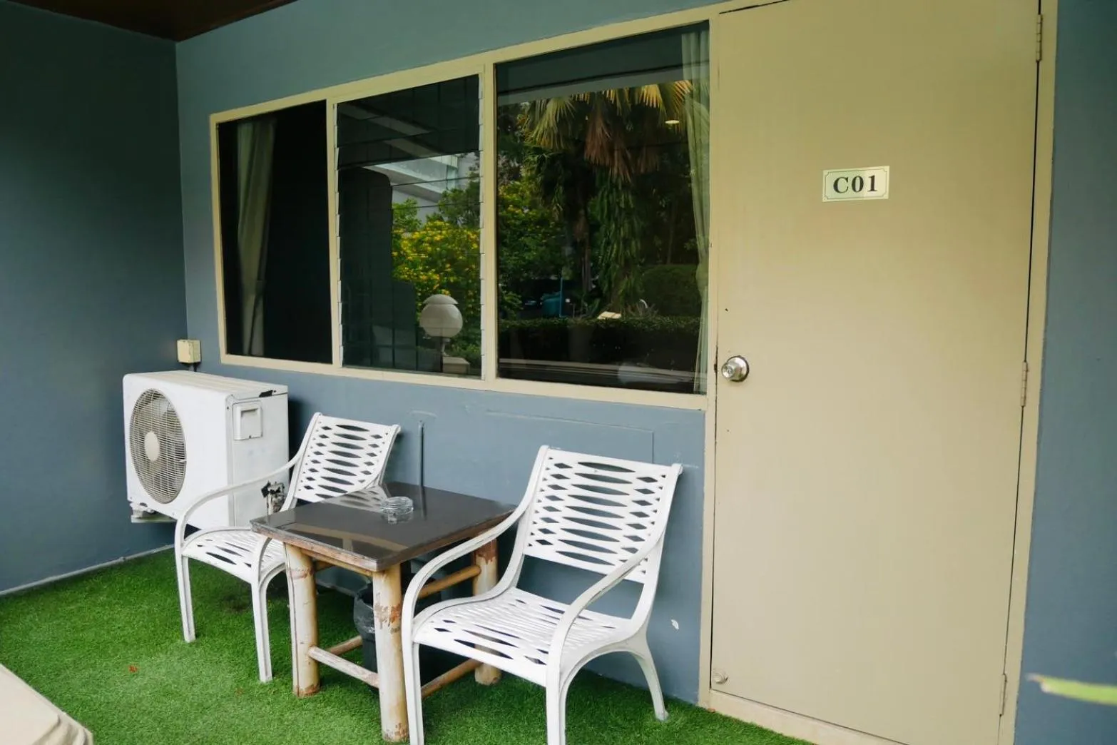 Balcony/Terrace in Let's Hyde Pattaya Resort & Villas - Pool Cabanas
