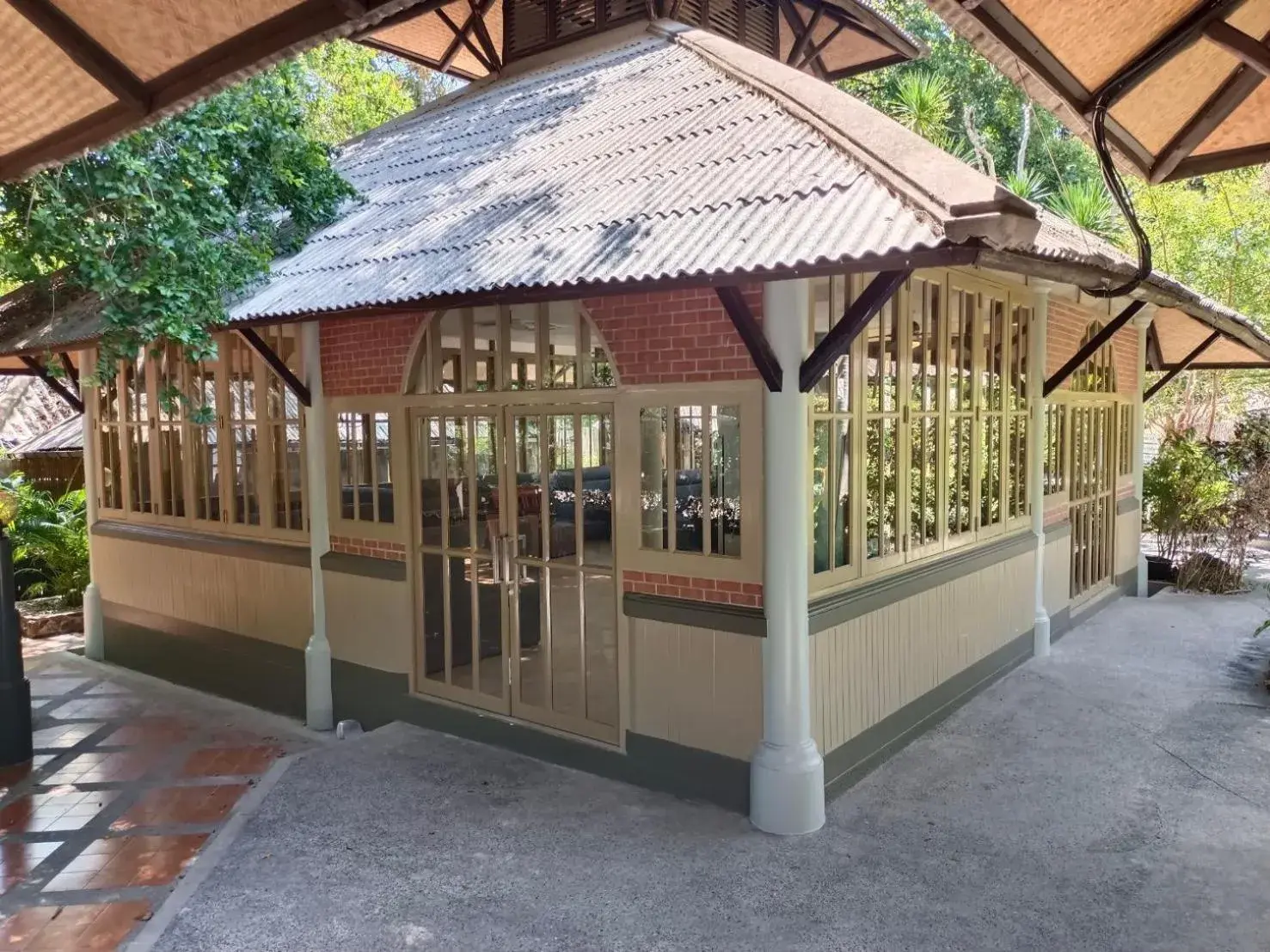 Restaurant/places to eat in Let's Hyde Pattaya Resort & Villas - Pool Cabanas Restaurant/places to eat in Let's Hyde Pattaya Resort & Villas - Pool Cabanas