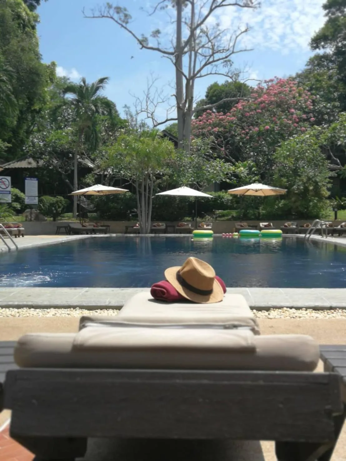 Pool view in Let's Hyde Pattaya Resort & Villas - Pool Cabanas