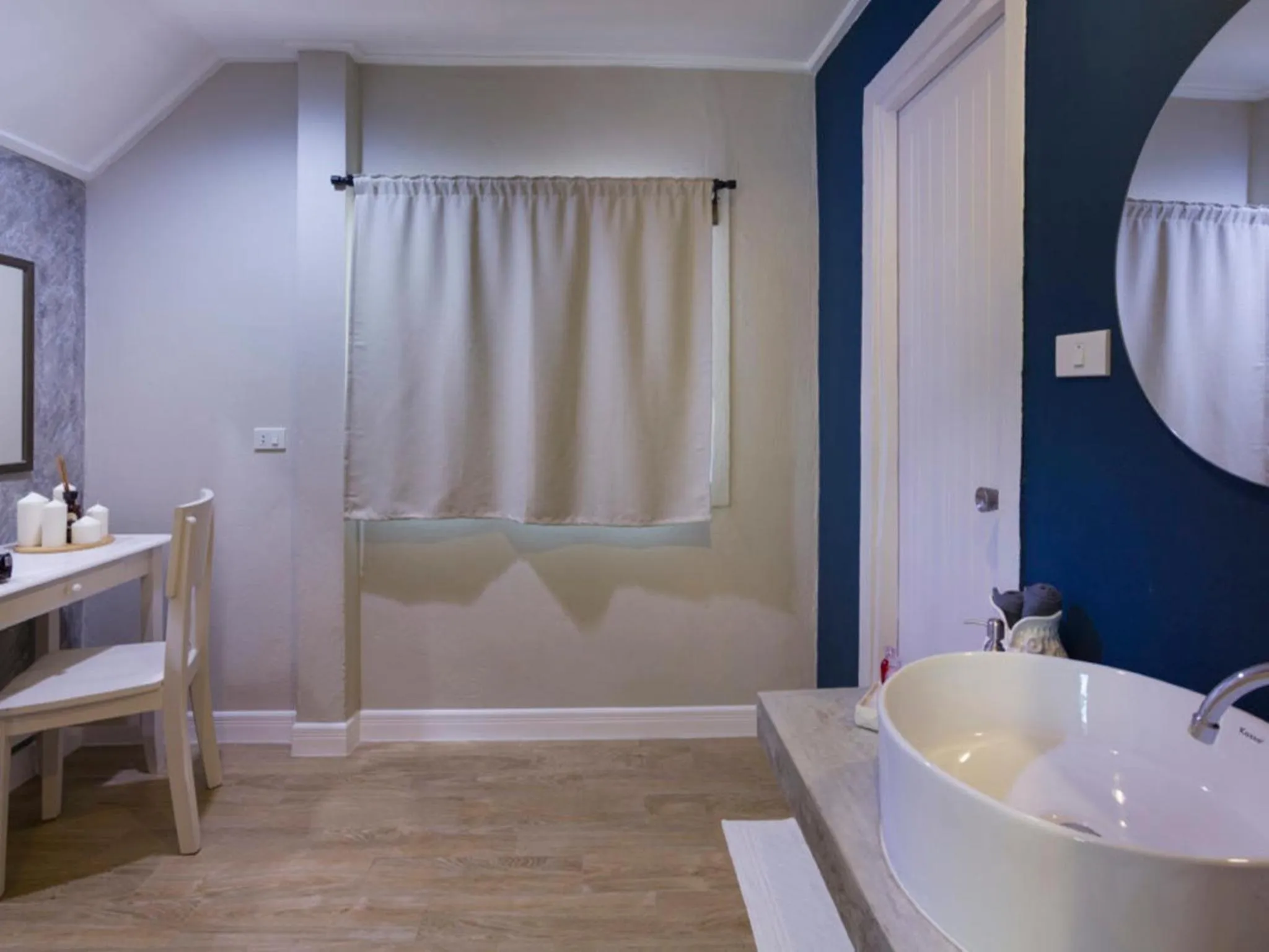 Shower in Let's Hyde Pattaya Resort & Villas - Pool Cabanas