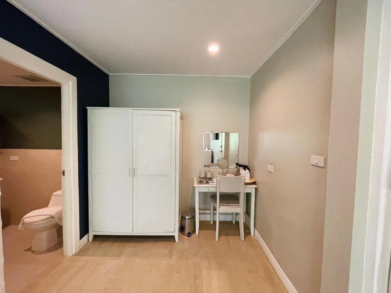 Toilet in Let's Hyde Pattaya Resort & Villas - Pool Cabanas