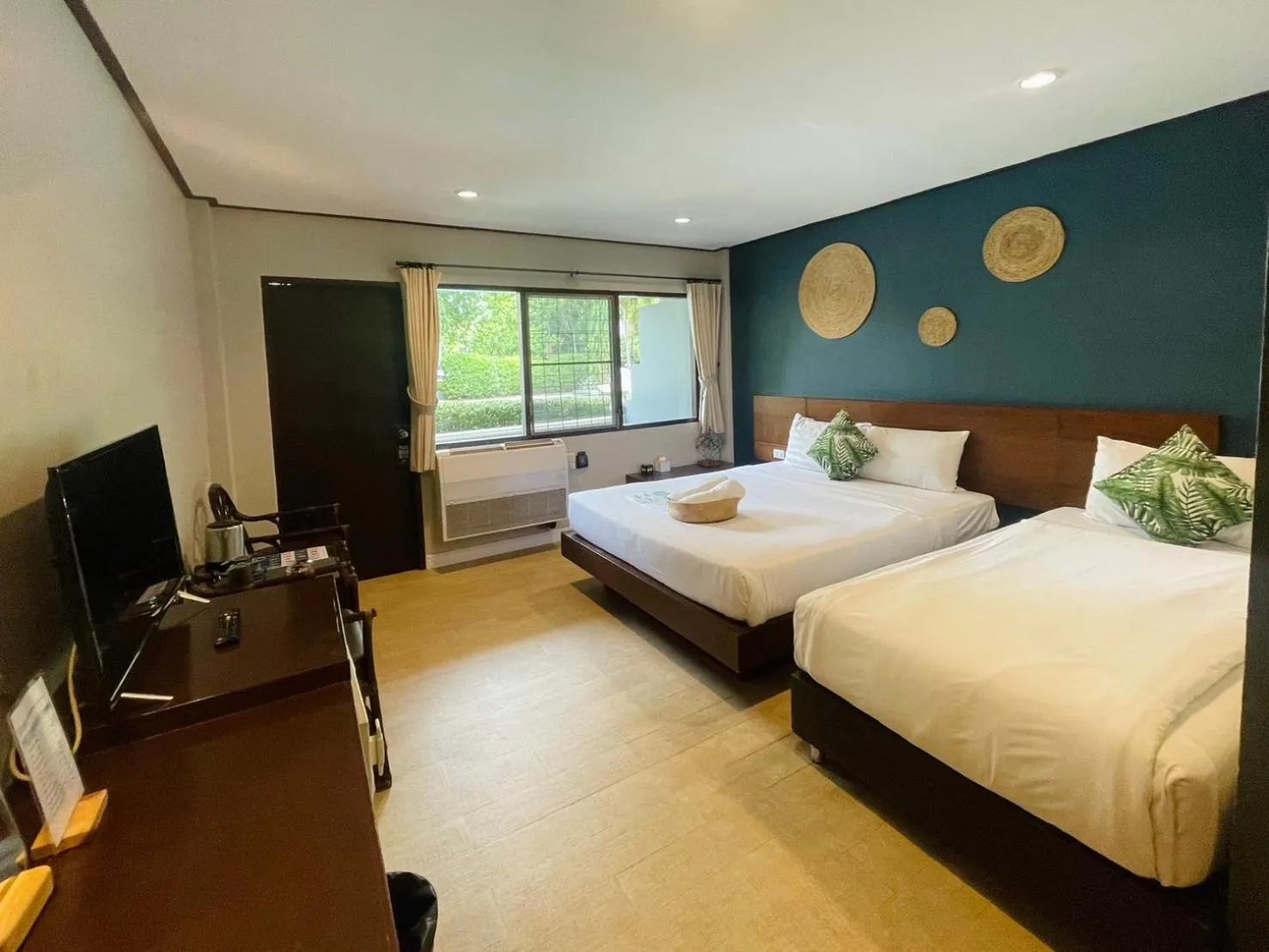 Bed in Let's Hyde Pattaya Resort & Villas - Pool Cabanas