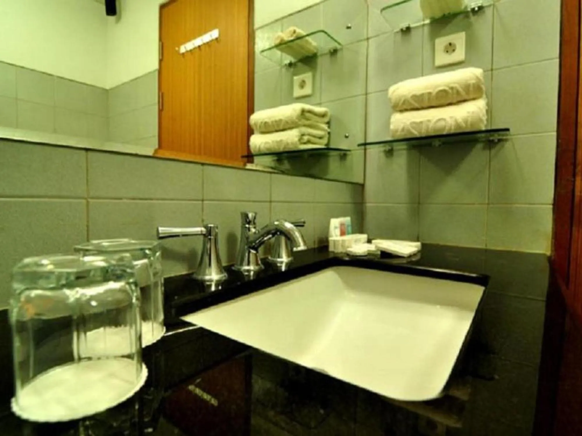 Shower in Aston Ketapang City Hotel