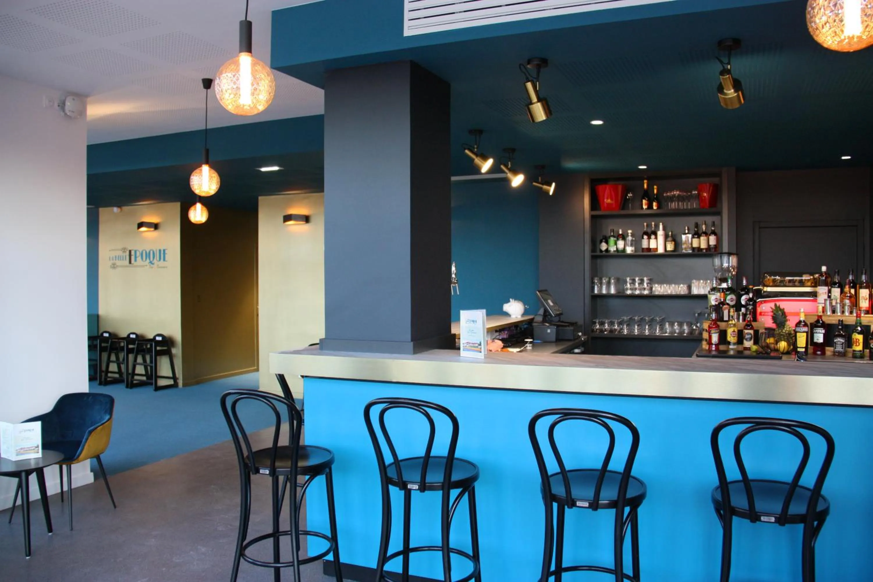 Lounge or bar in Hôtel du Parc & Spa