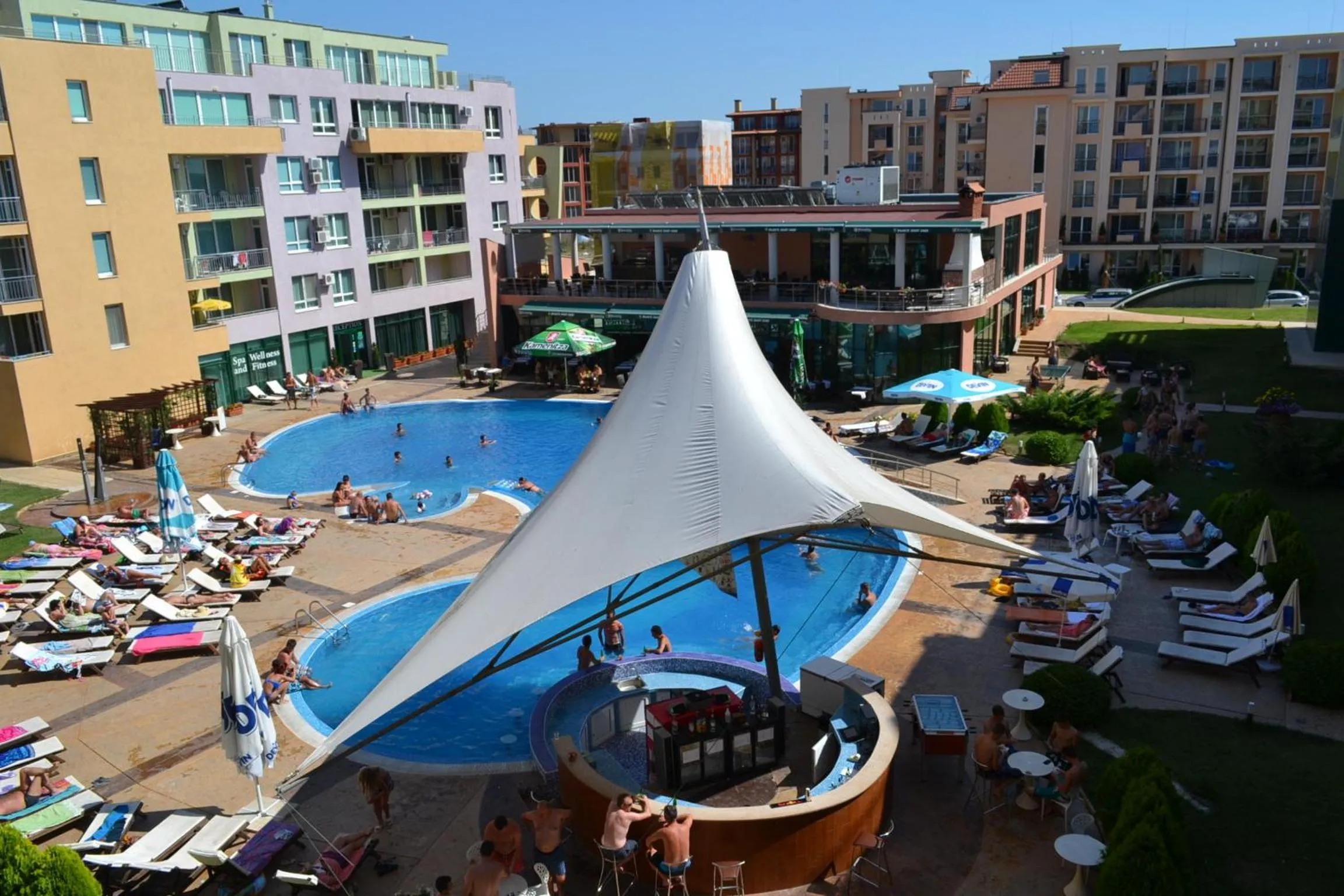 Restaurant/places to eat in Pollo Resort