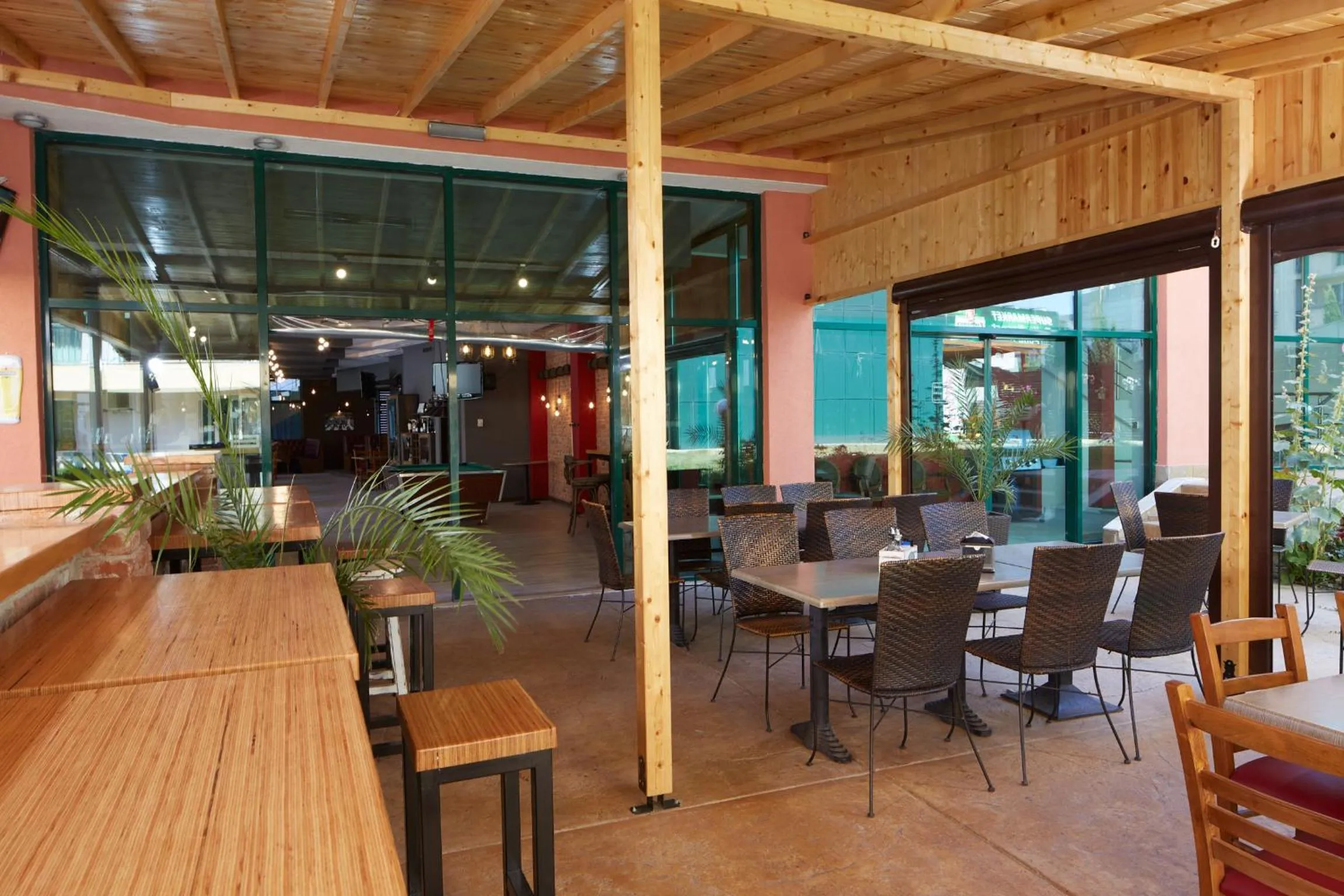 Restaurant/places to eat in Pollo Resort