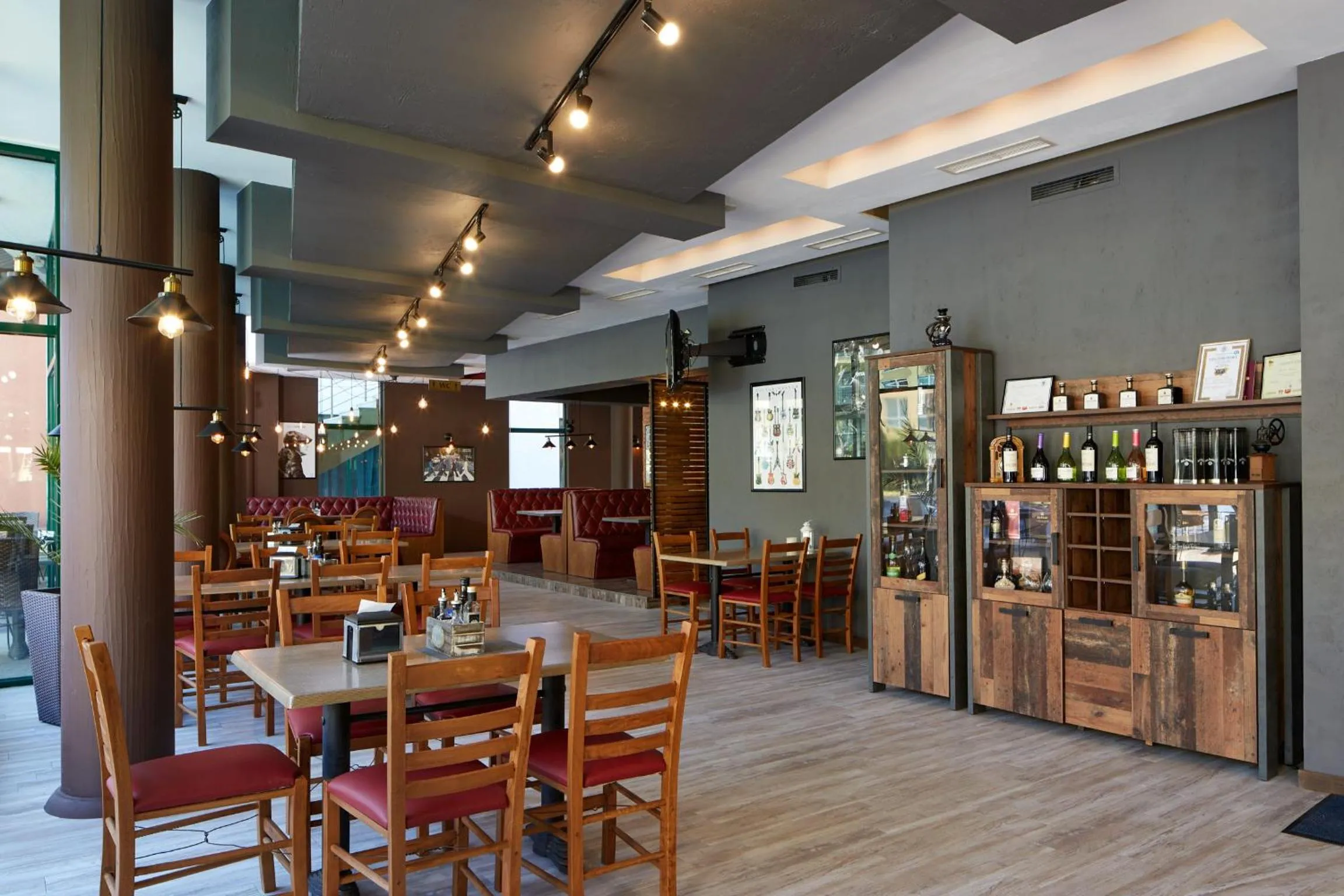 Restaurant/places to eat in Pollo Resort