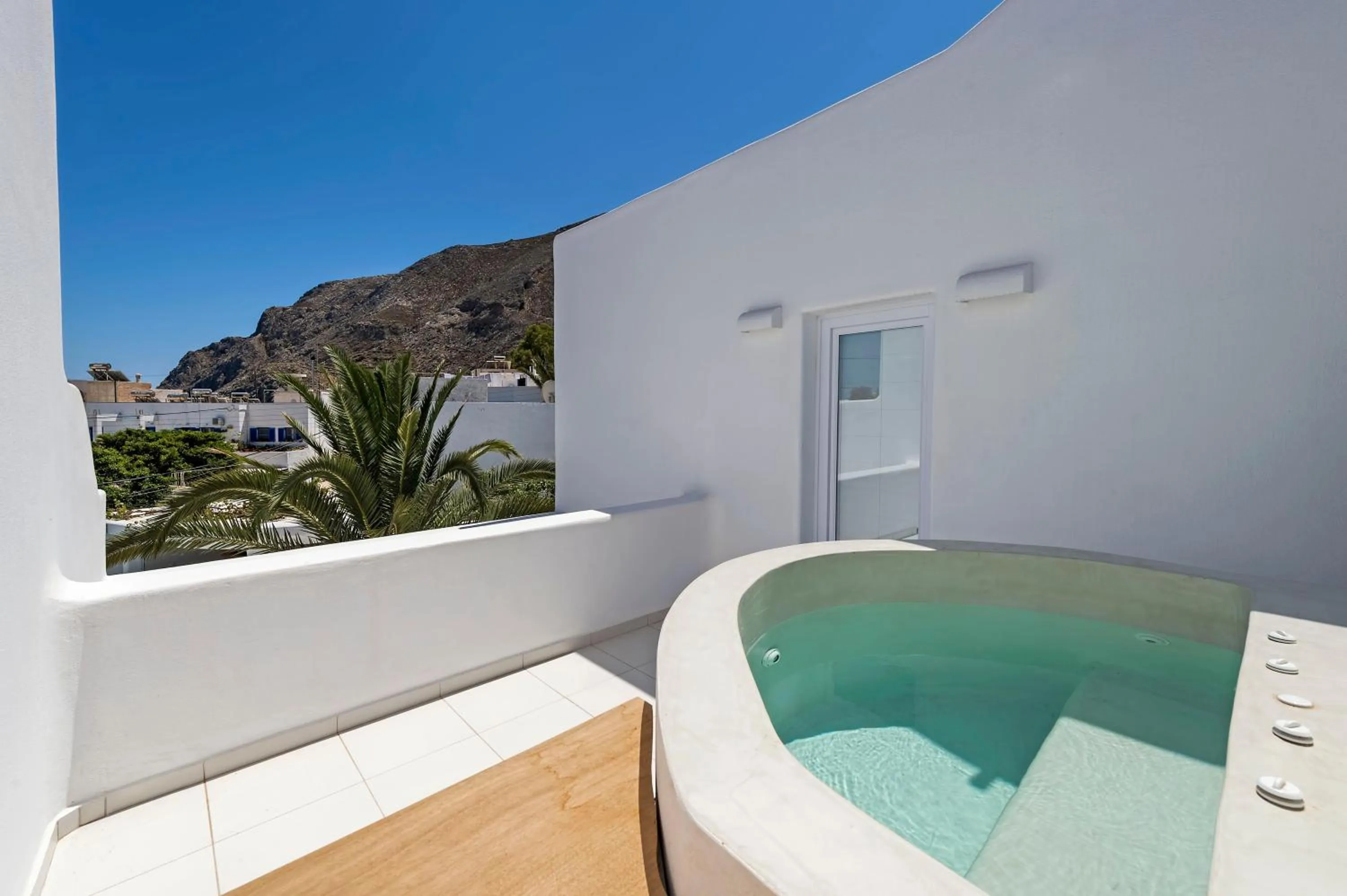 Hot Tub in Cavo Bianco Boutique Hotel & Spa