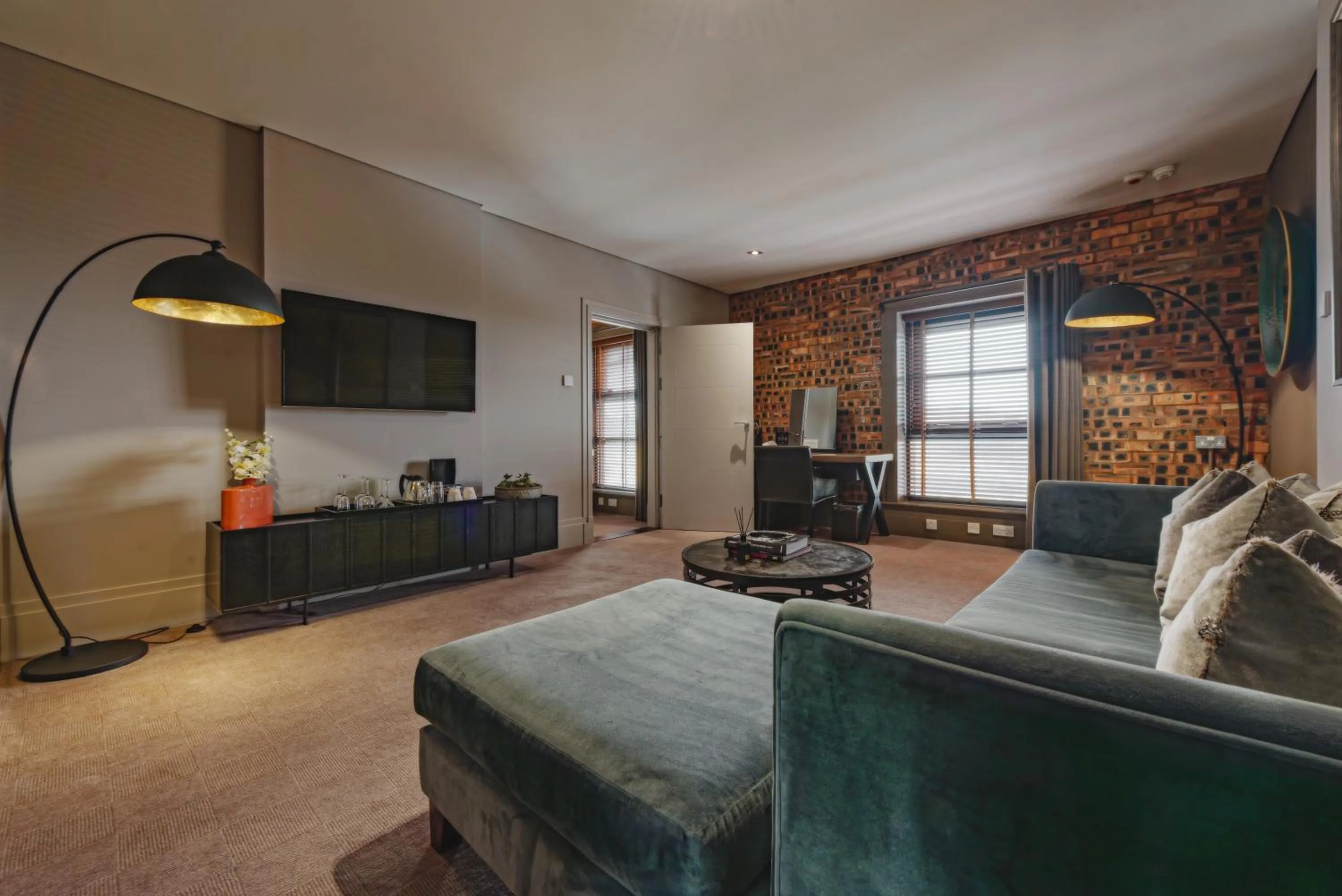 TV and multimedia in Dakota Edinburgh