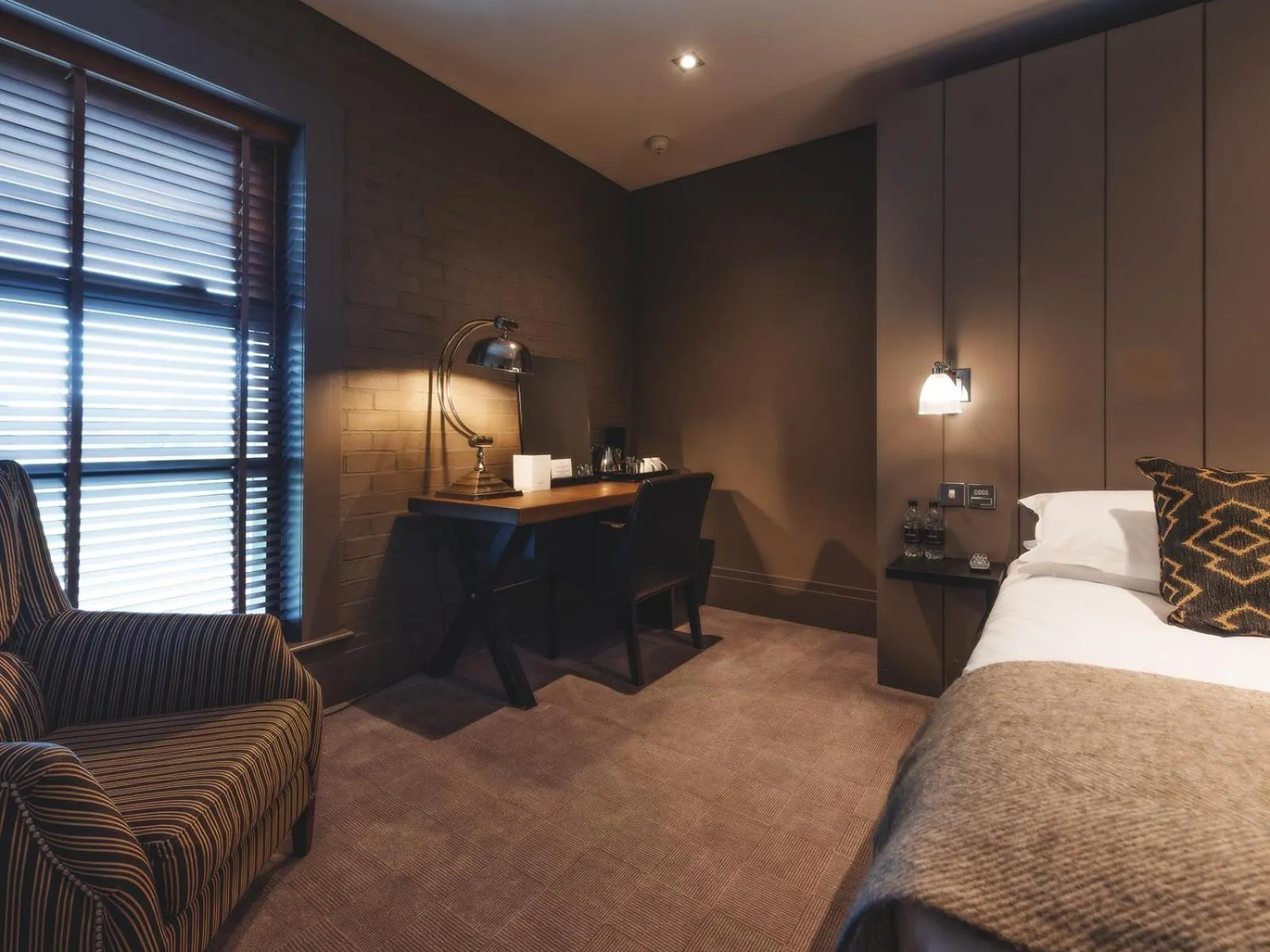 Coffee/tea facilities, Bed in Dakota Edinburgh