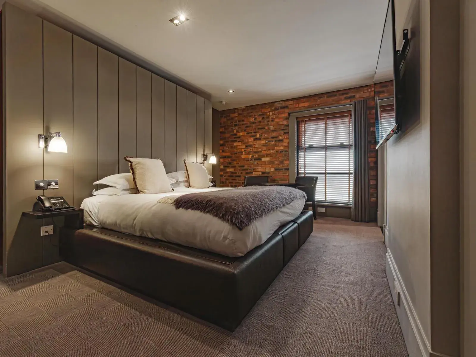 Signature Suite in Dakota Edinburgh Signature Suite in Dakota Edinburgh