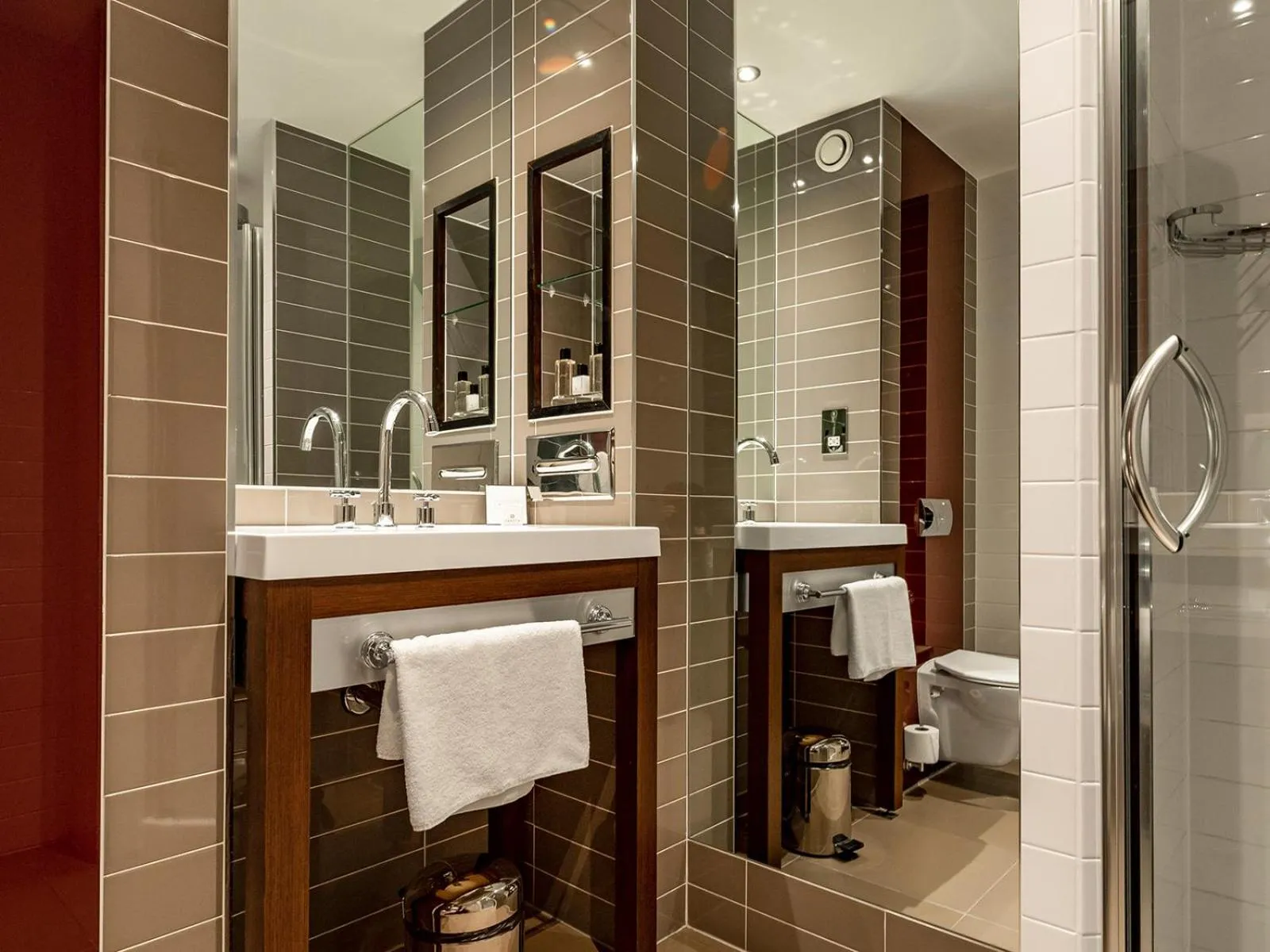 Toilet in Dakota Edinburgh