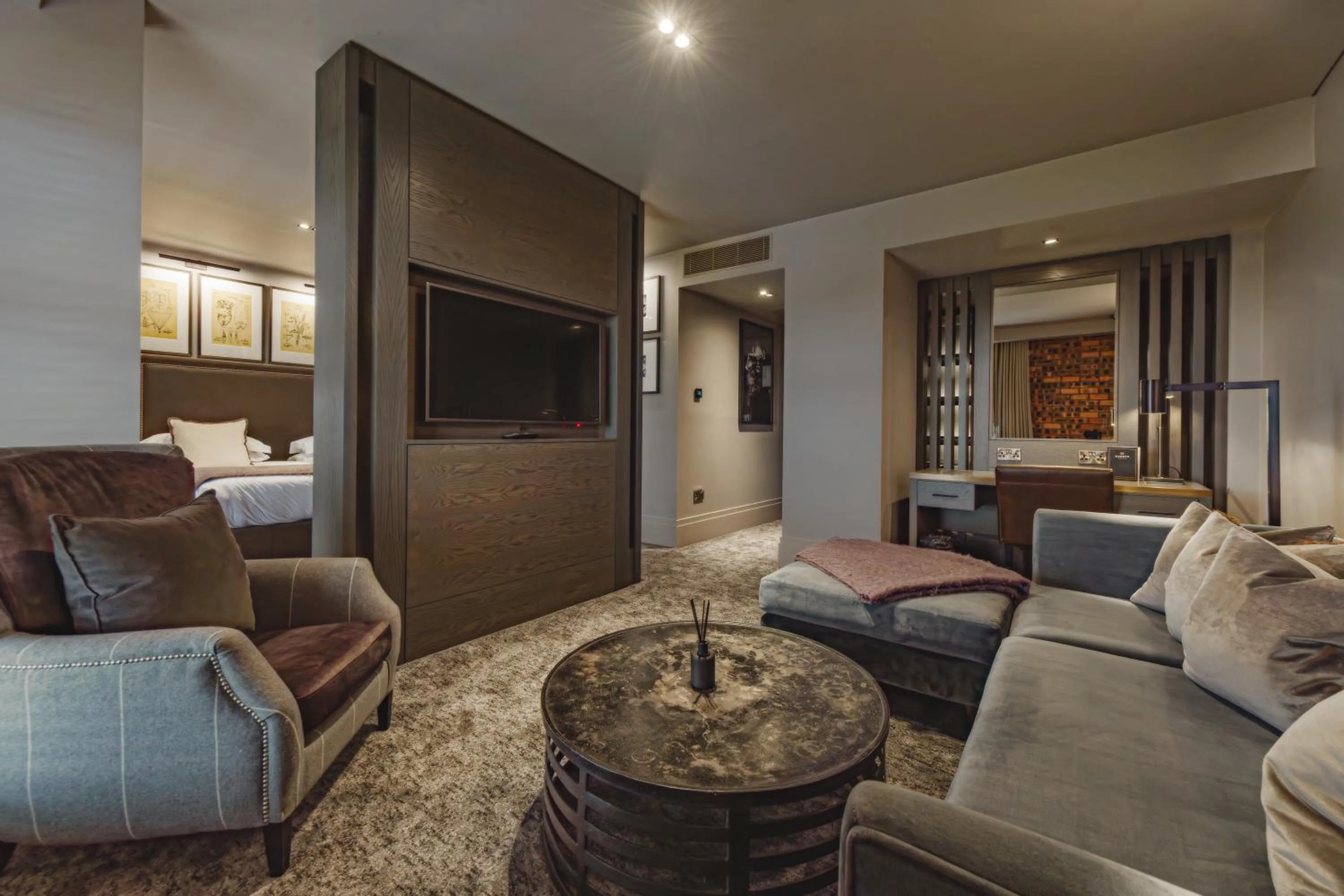 TV and multimedia in Dakota Edinburgh