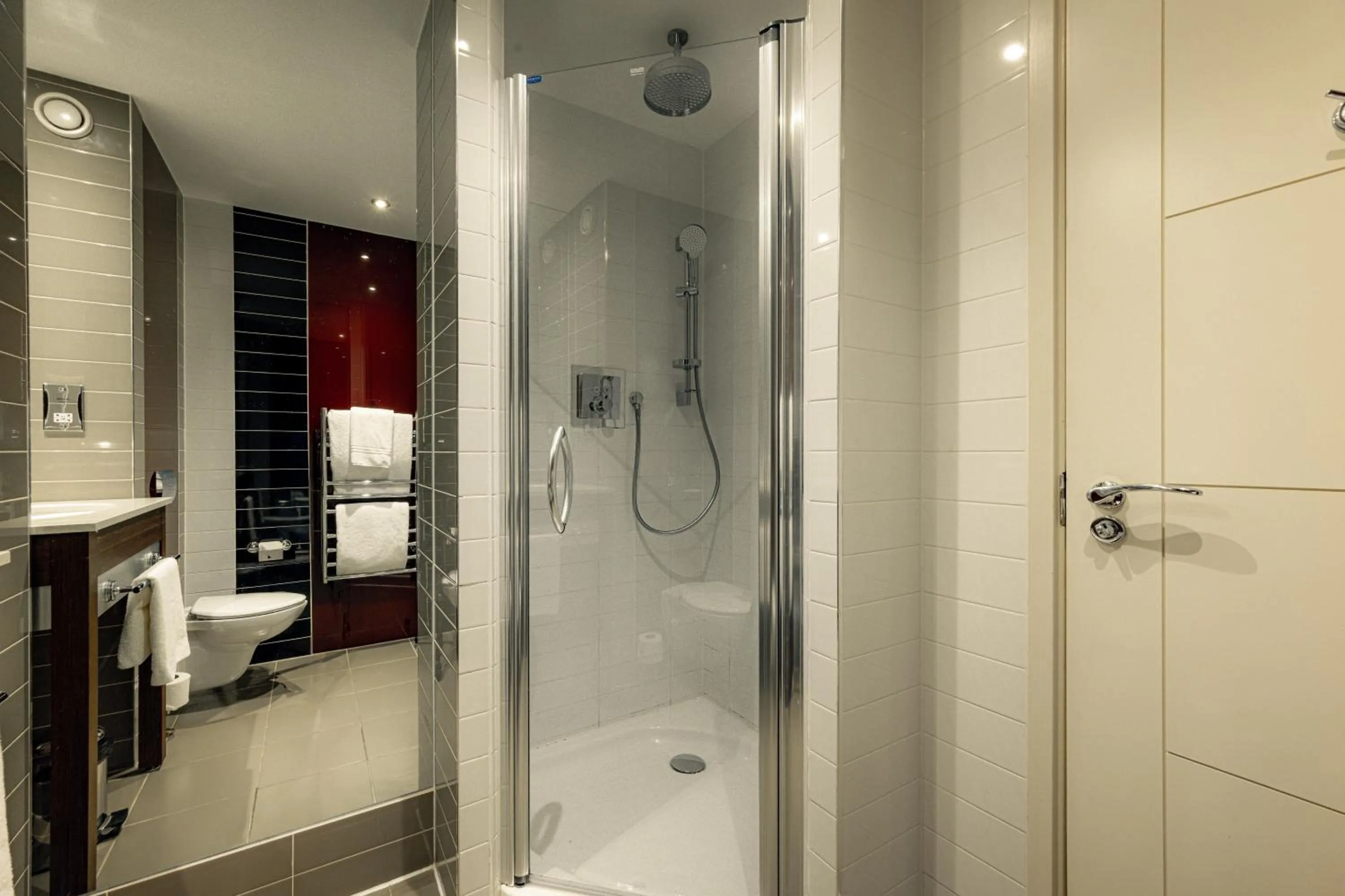 Shower in Dakota Edinburgh