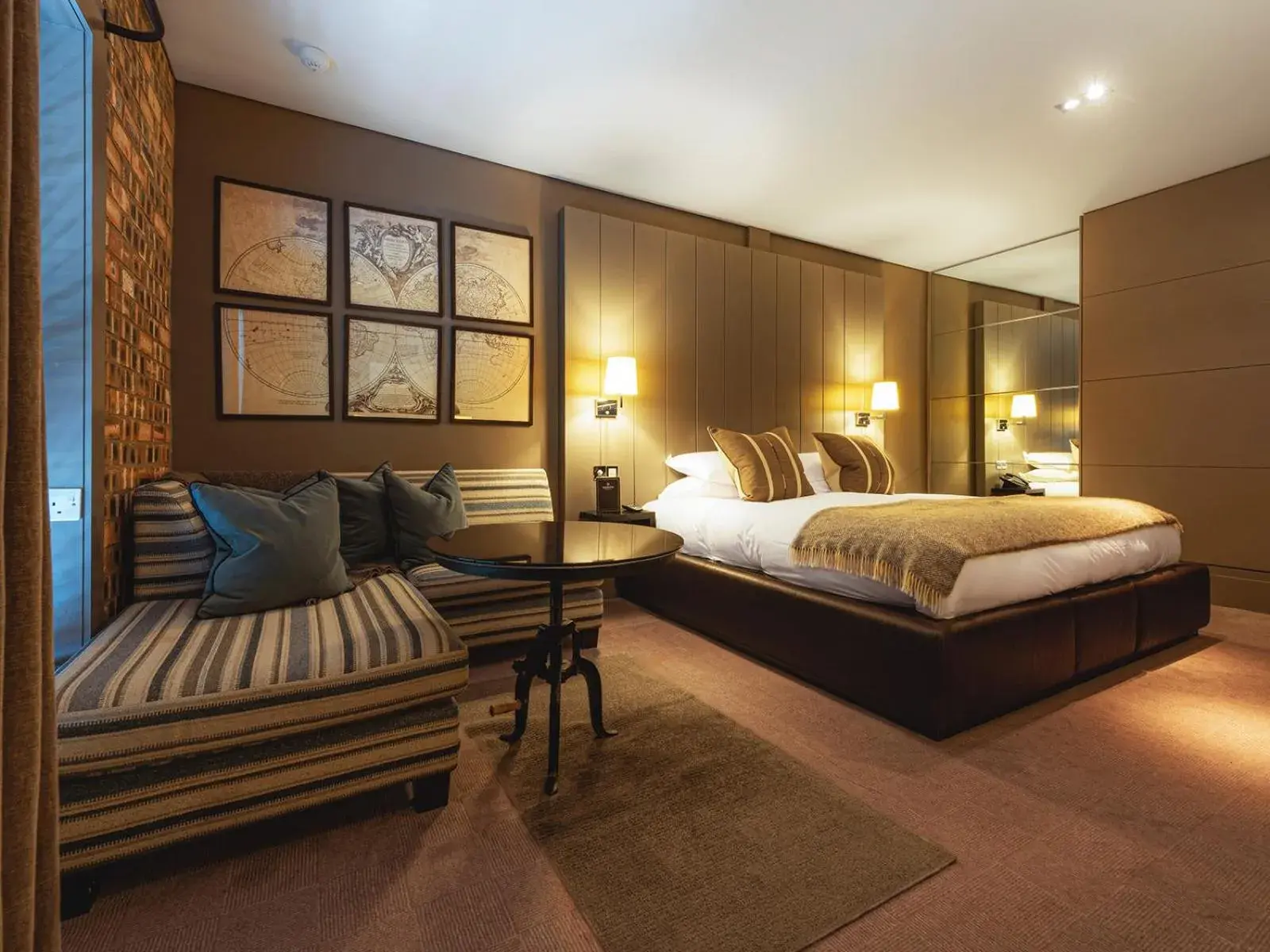 Seating area, Bed in Dakota Edinburgh Seating area, Bed in Dakota Edinburgh