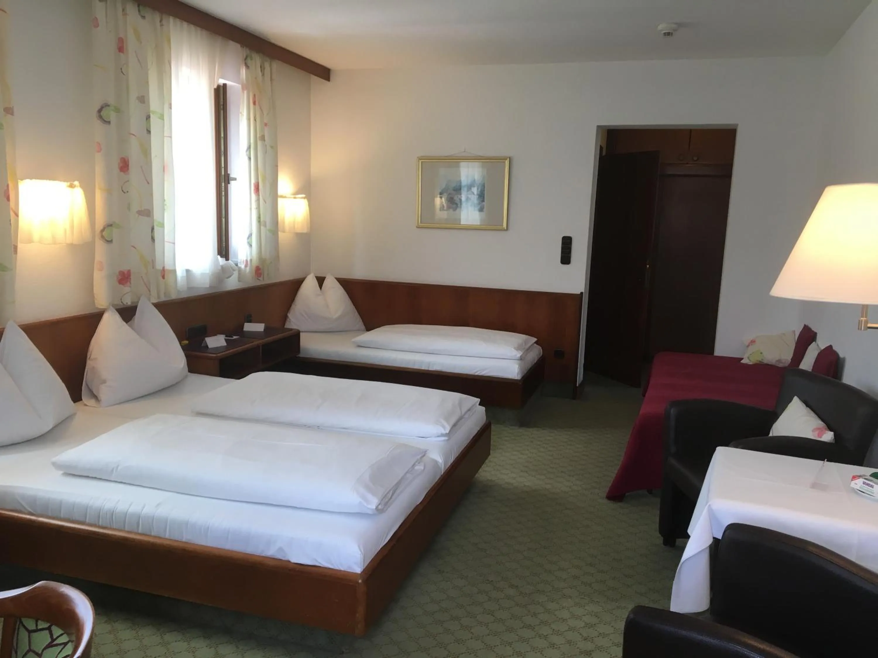 Photo of the whole room, Bed in HOTEL ZILLNERs EINKEHR ***