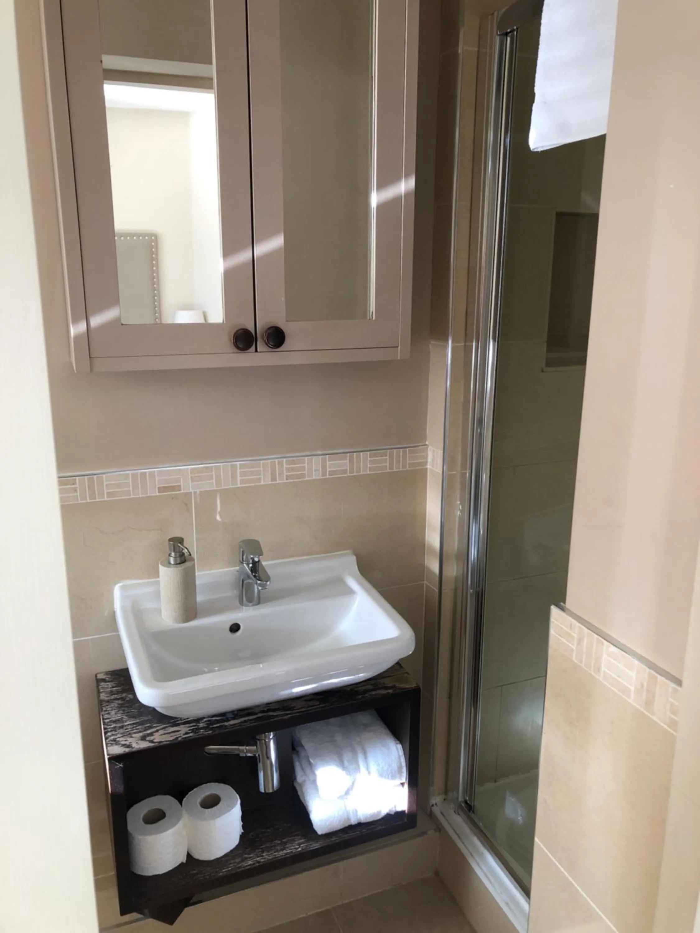 Bathroom in Horse & Hound