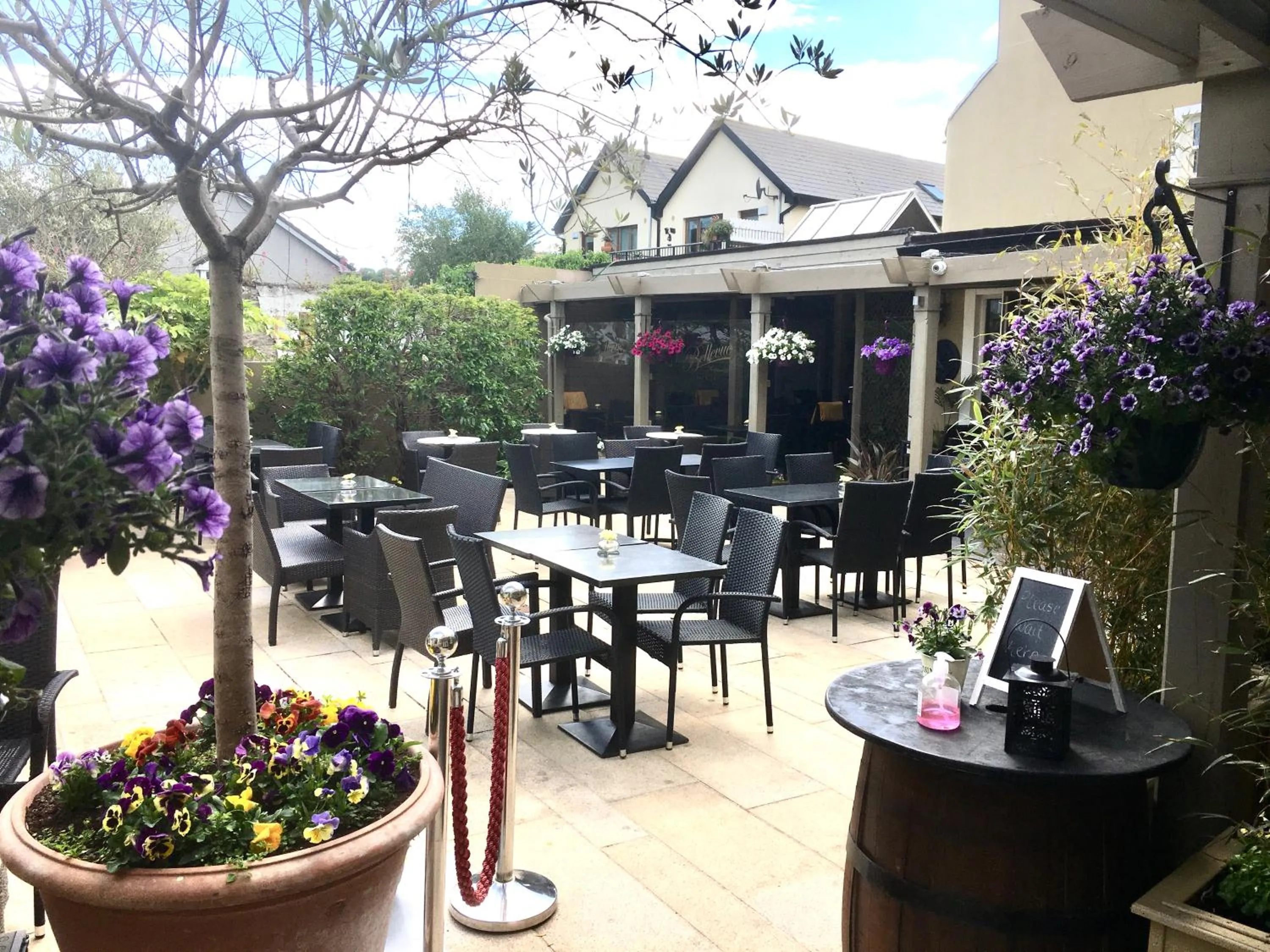 Patio in Horse & Hound