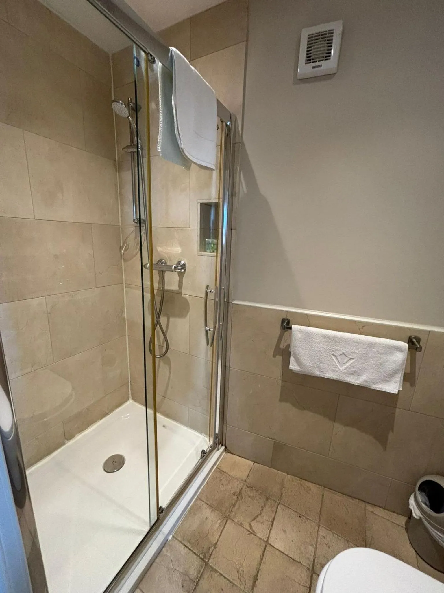 Bathroom in Horse & Hound