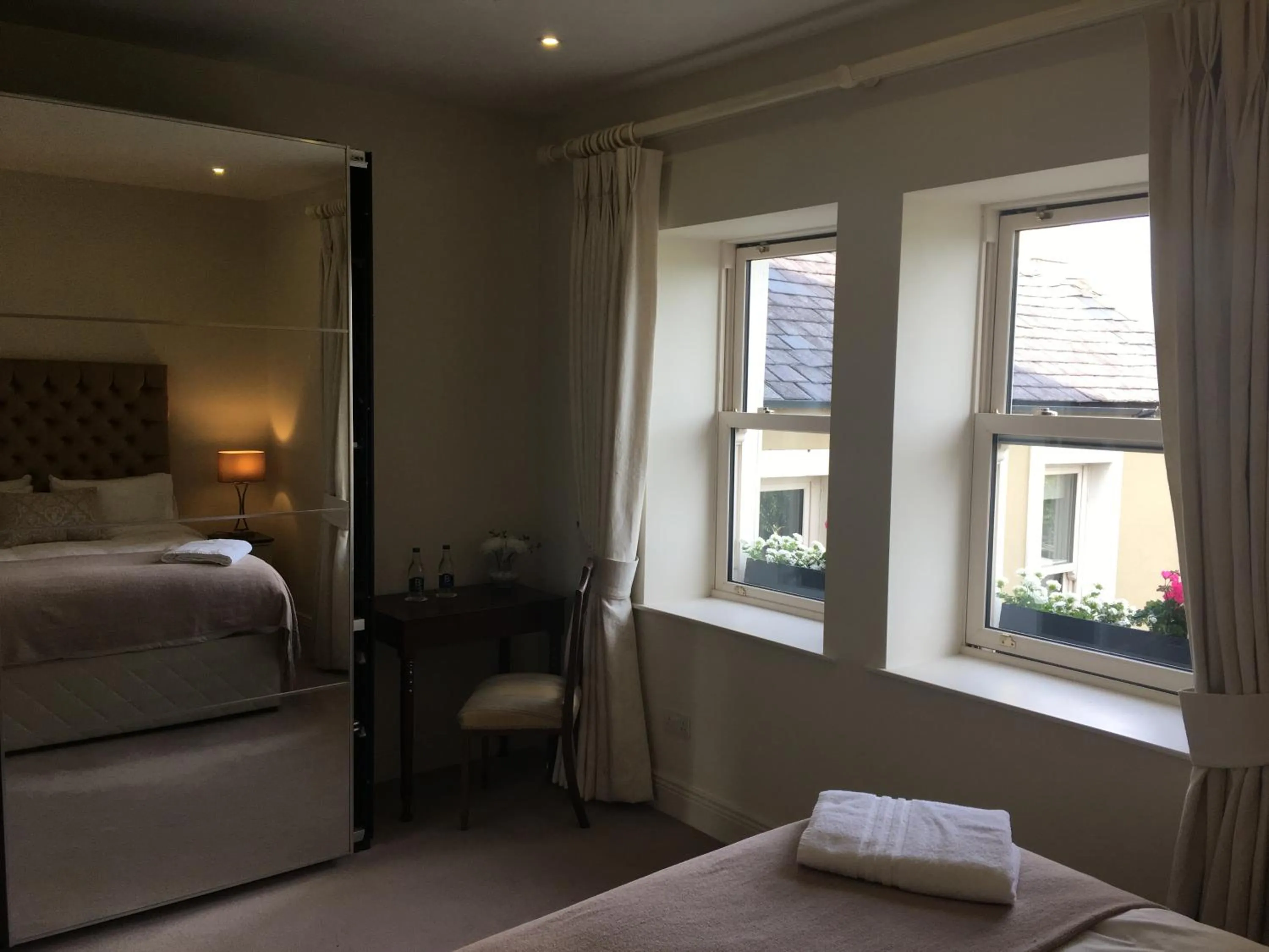 Bedroom, Bed in Horse & Hound