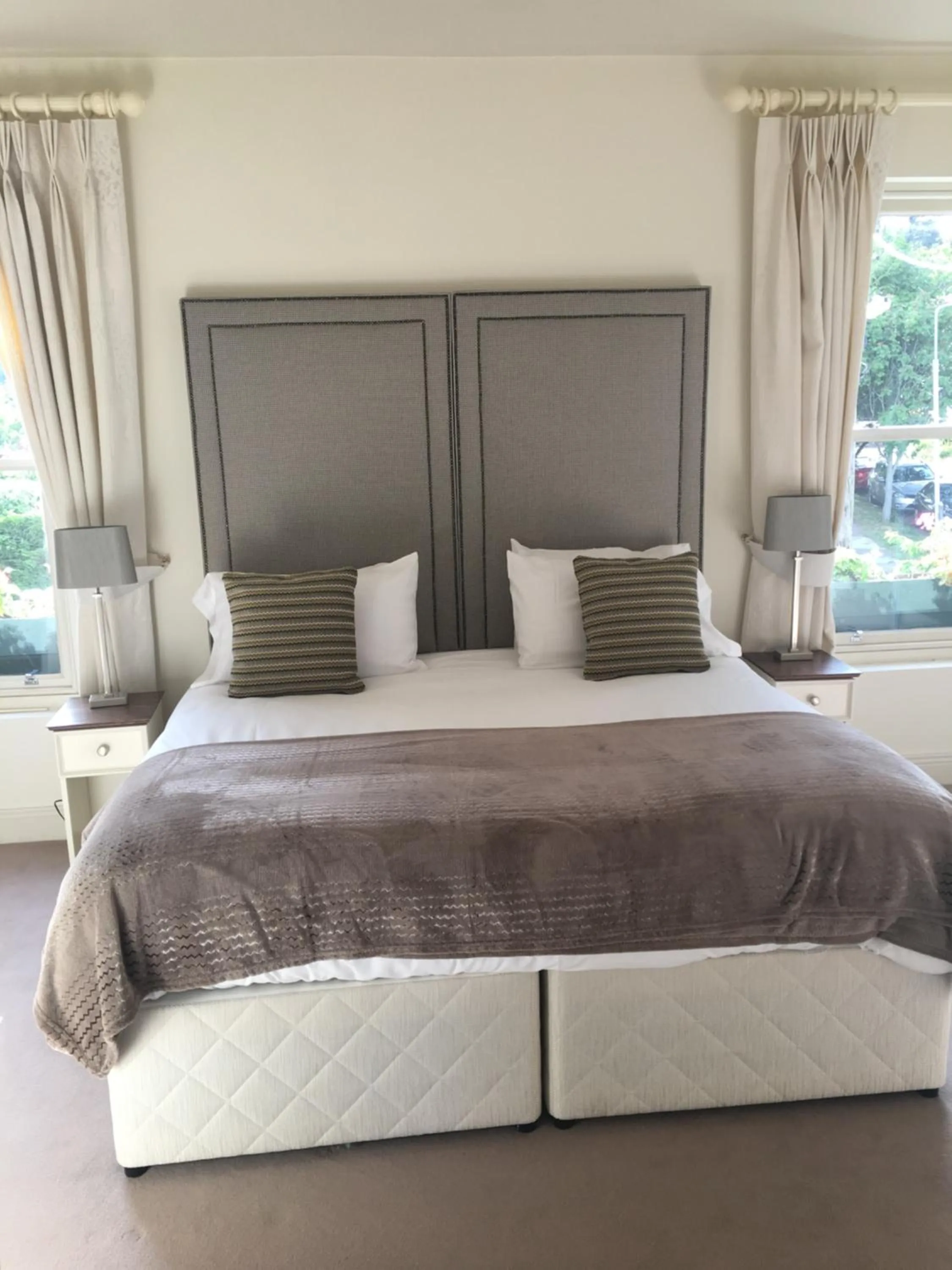 Bedroom, Bed in Horse & Hound