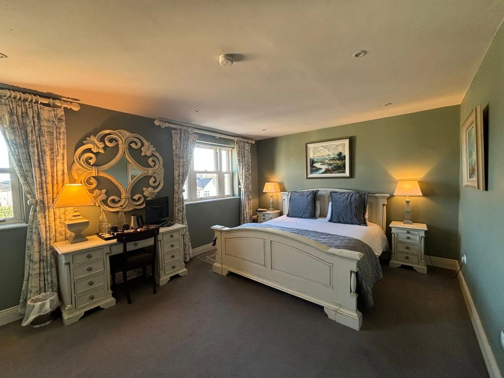 Photo of the whole room, Bed in Horse & Hound