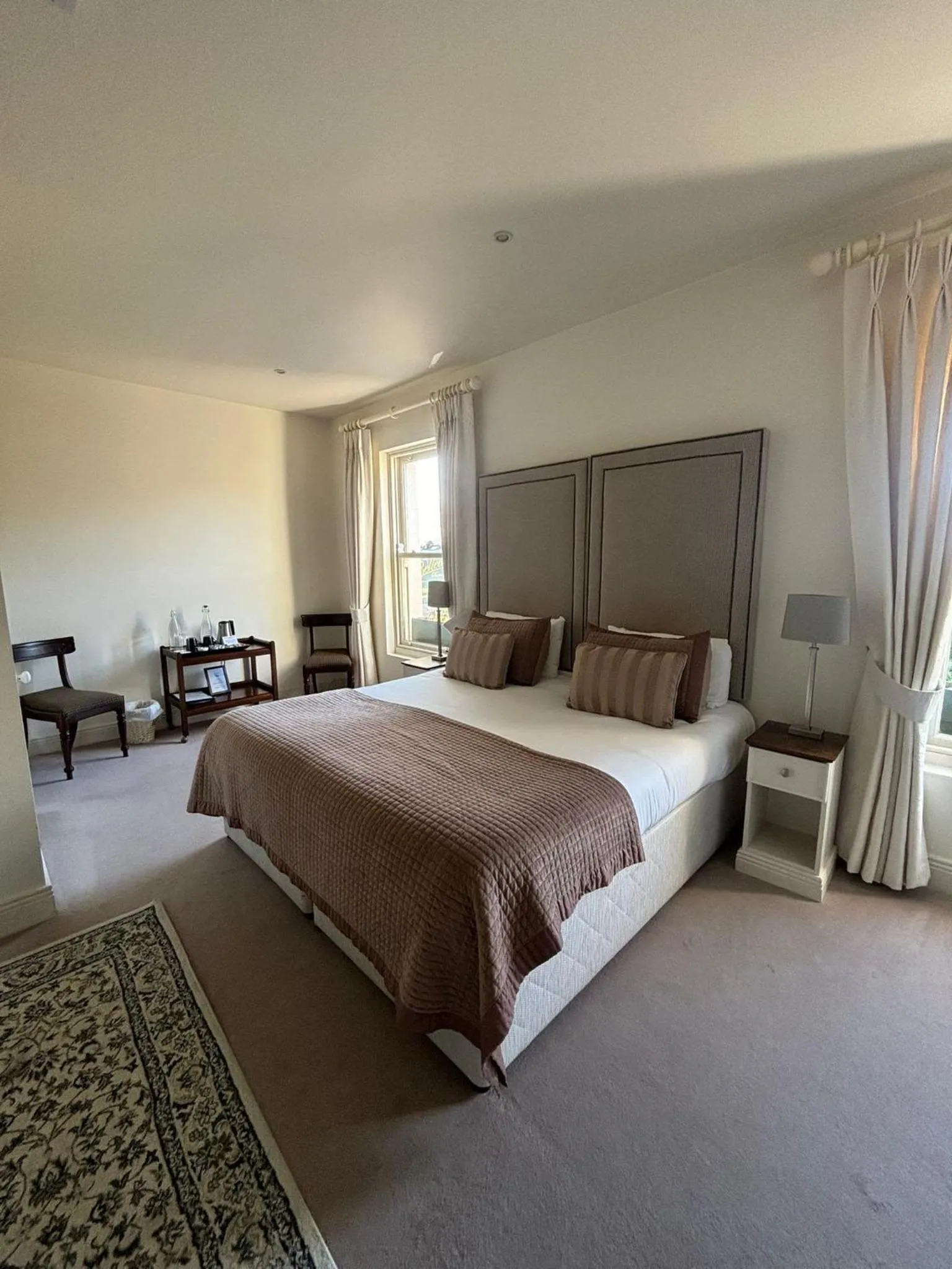 Photo of the whole room, Bed in Horse & Hound