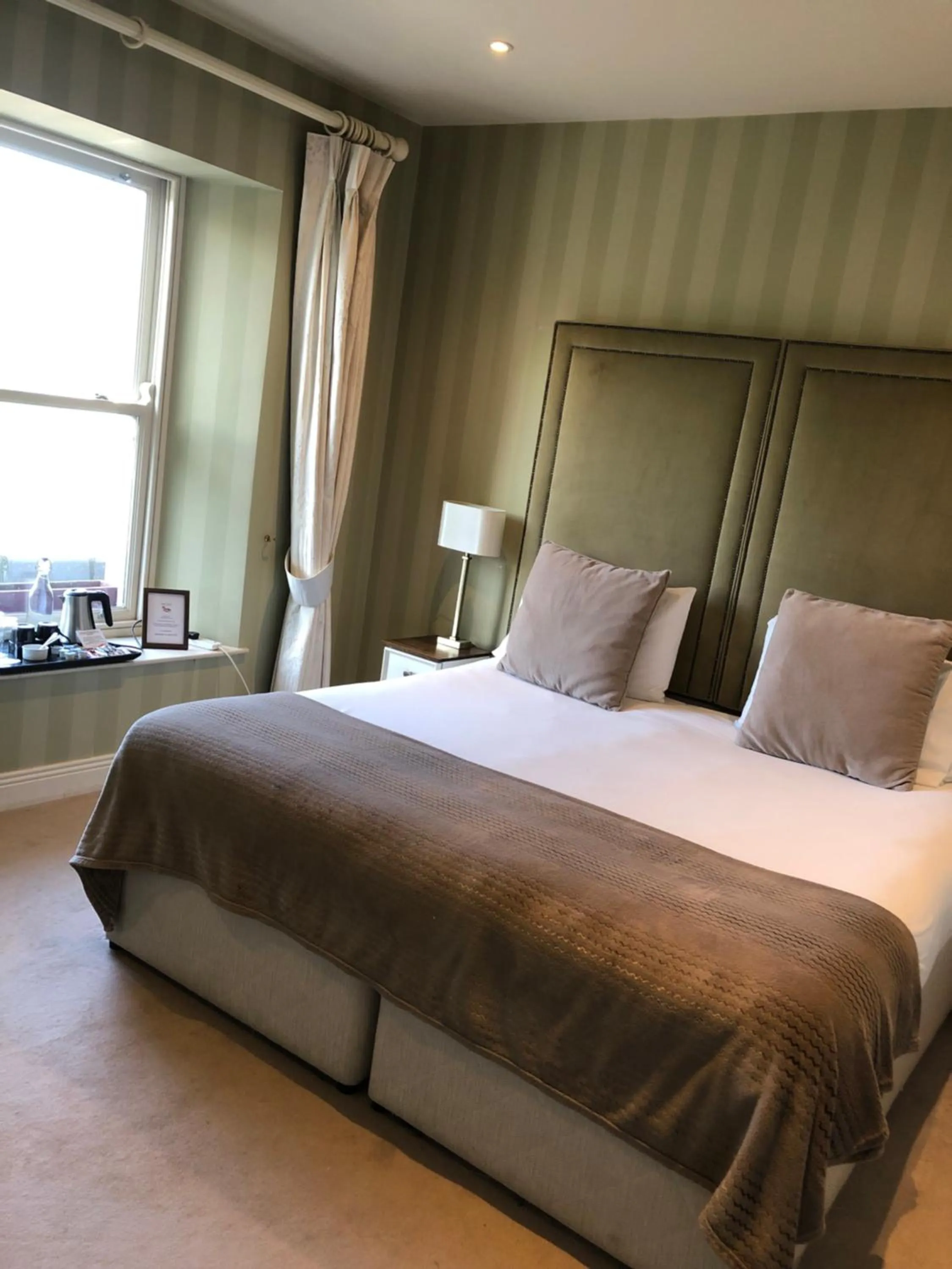 Photo of the whole room, Bed in Horse & Hound