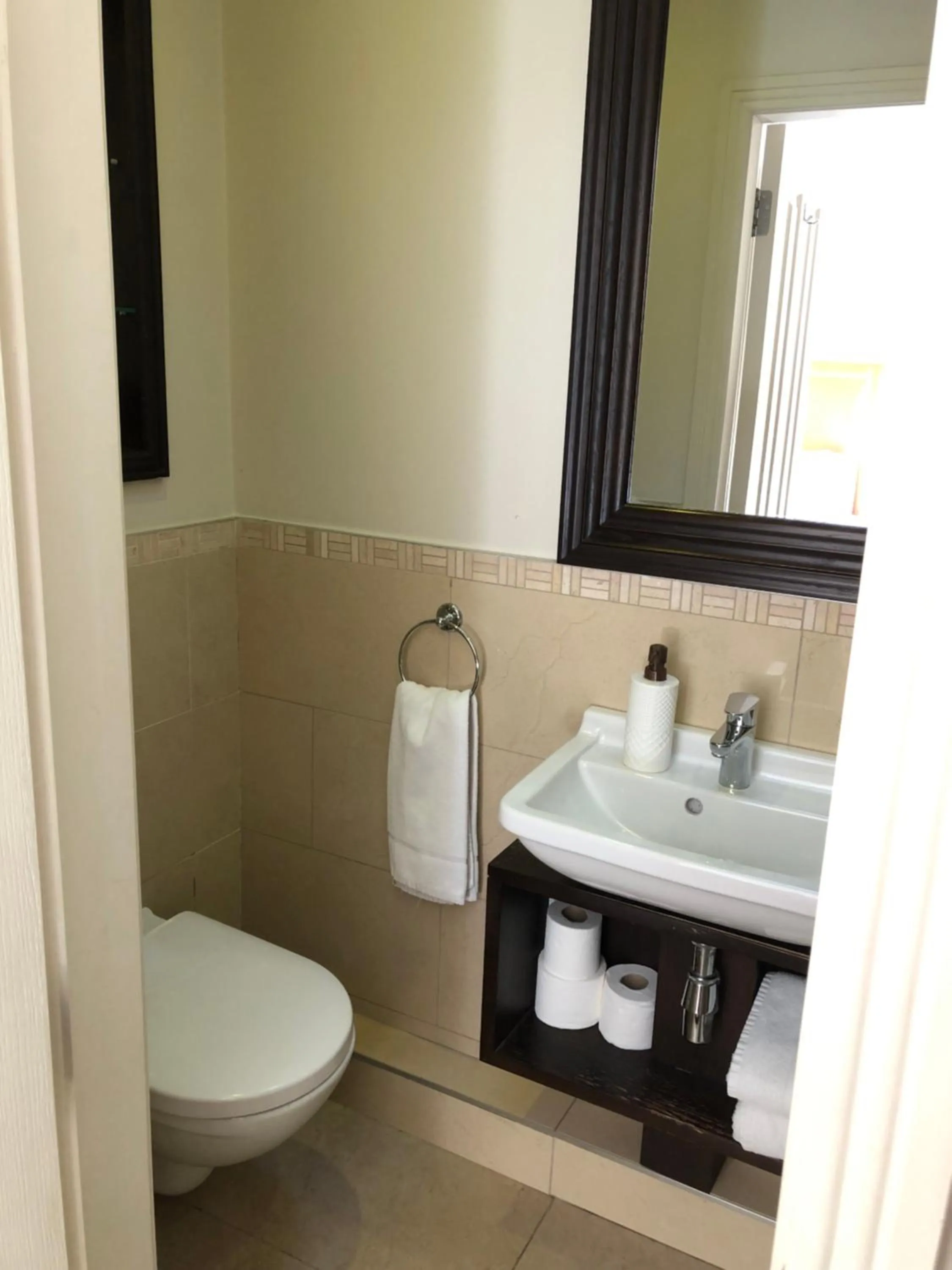 Bathroom in Horse & Hound