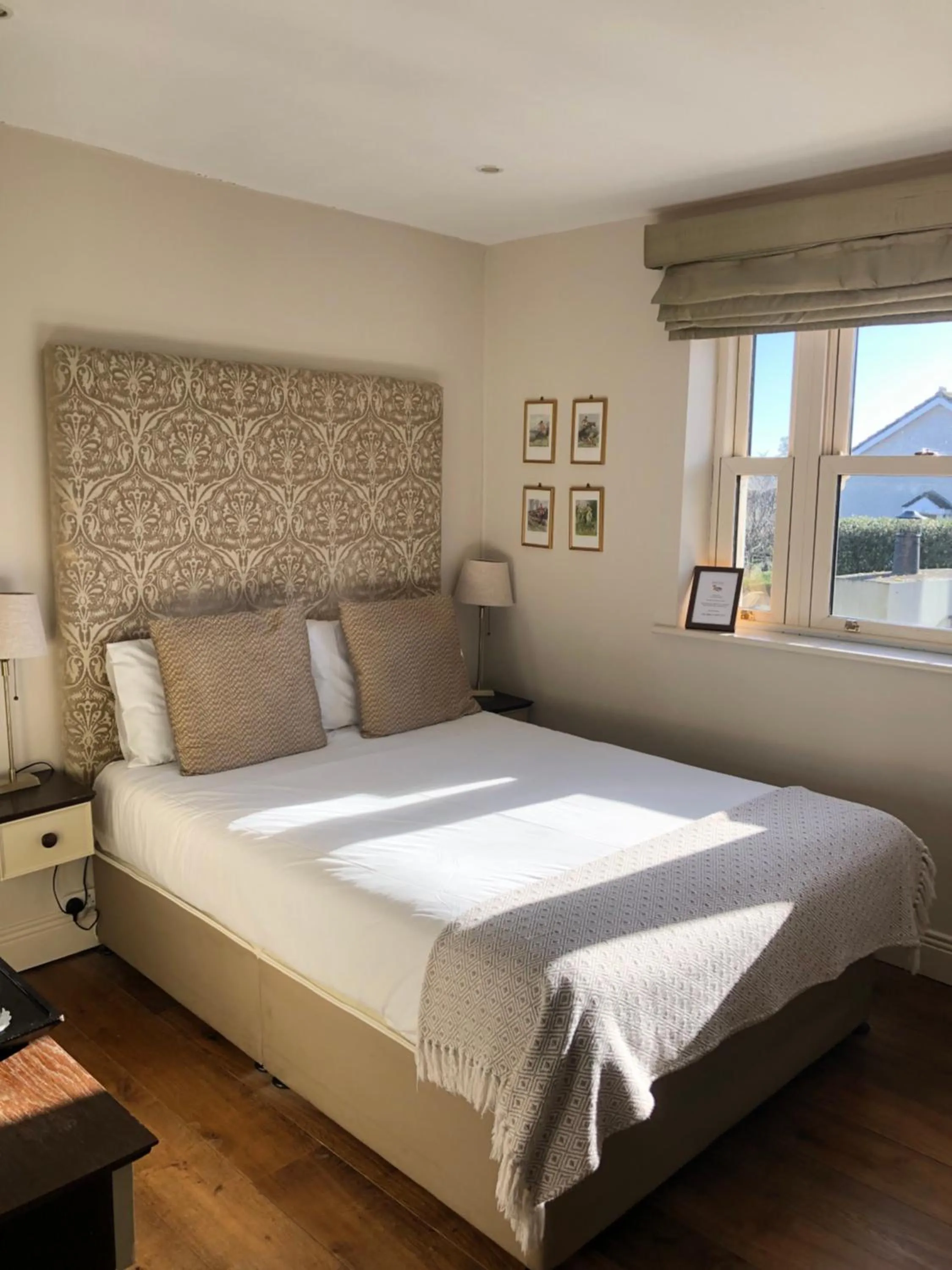 Photo of the whole room, Bed in Horse & Hound