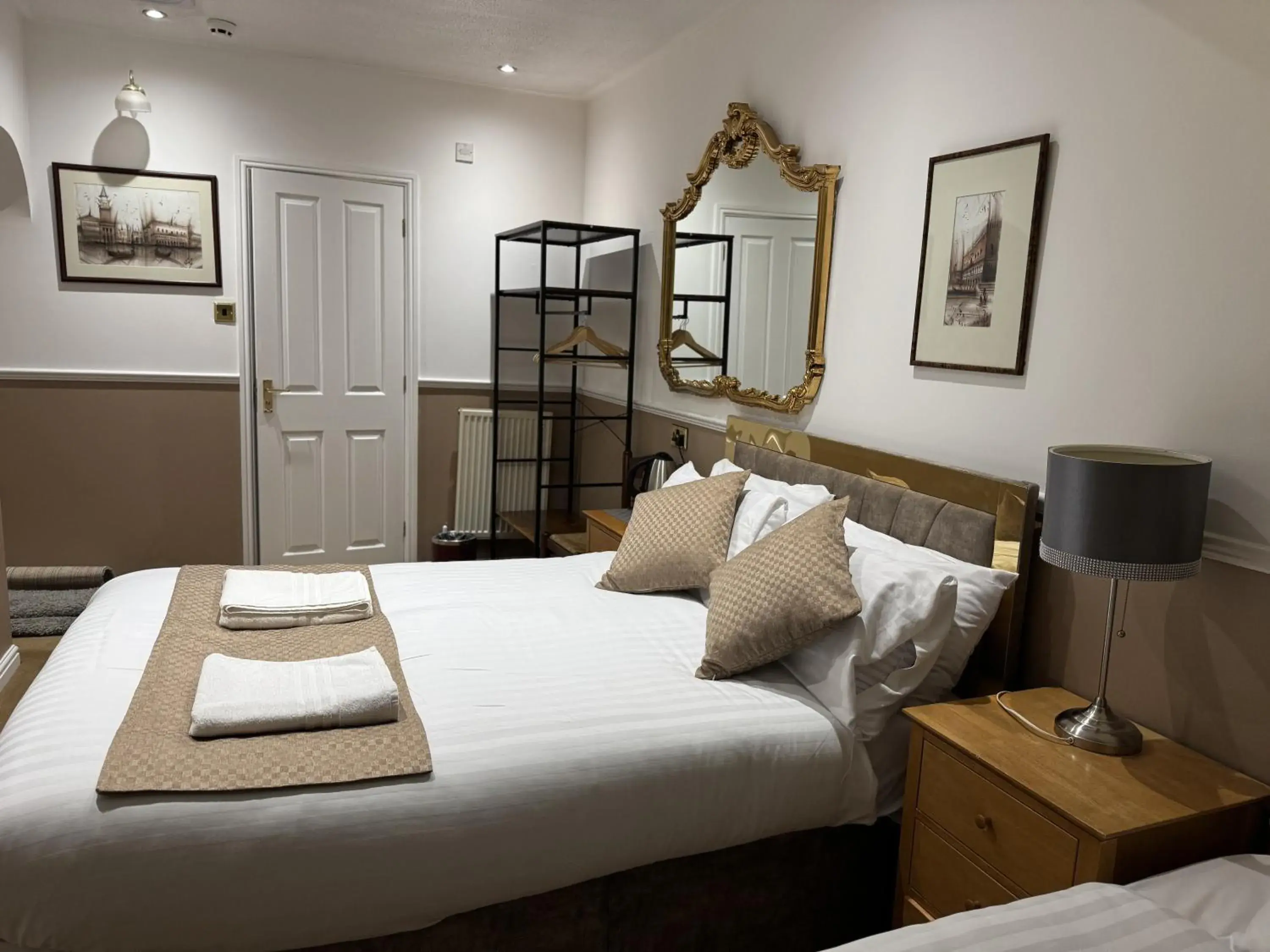 Deluxe Double or Twin Room in Arden Guest House B&B - NEC Birmingham - Birmingham Airport Deluxe Double or Twin Room in Arden Guest House B&B - NEC Birmingham - Birmingham Airport