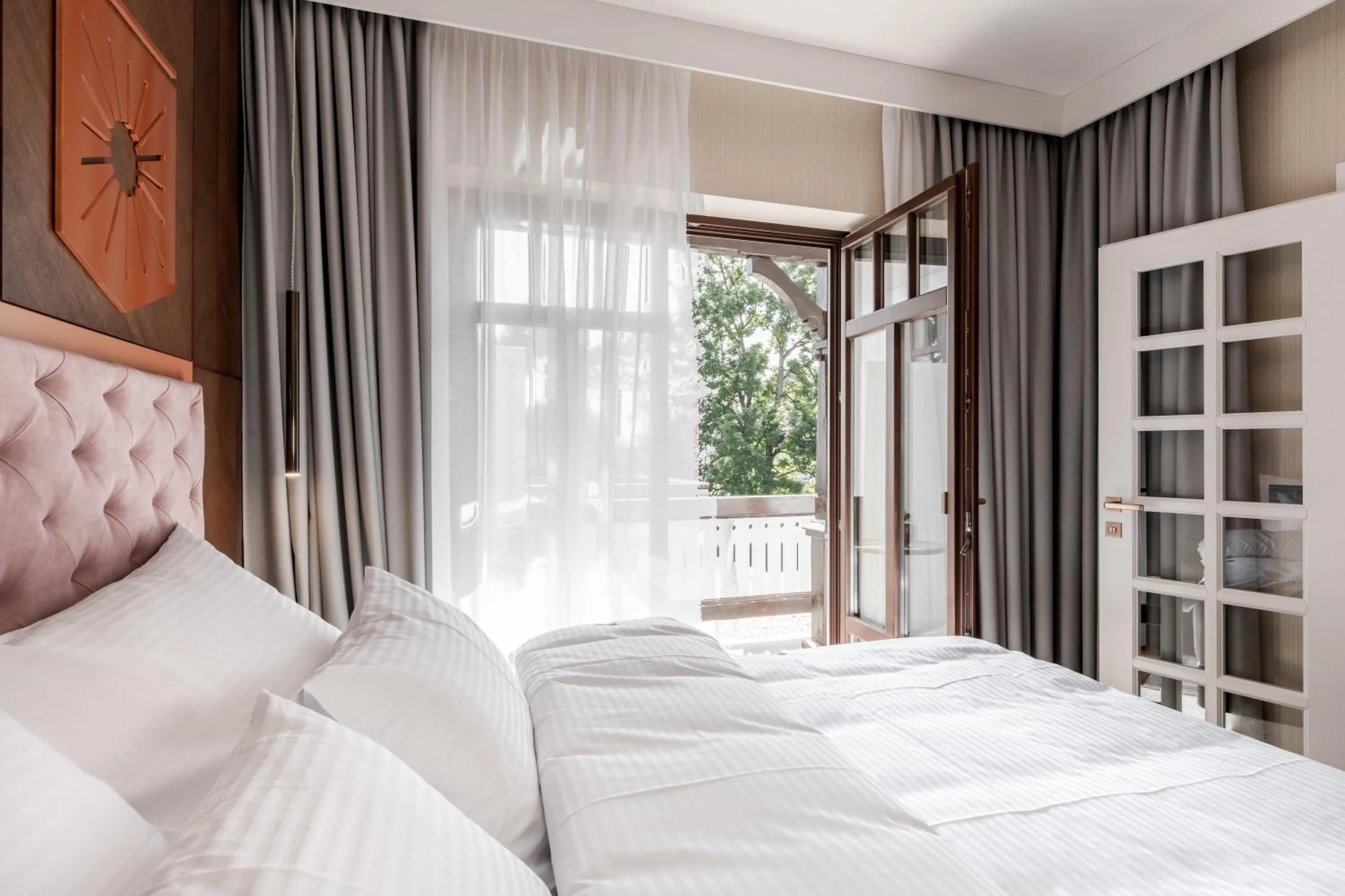 Bedroom, Bed in APLEND Villa Dr Szontagh Est 1876