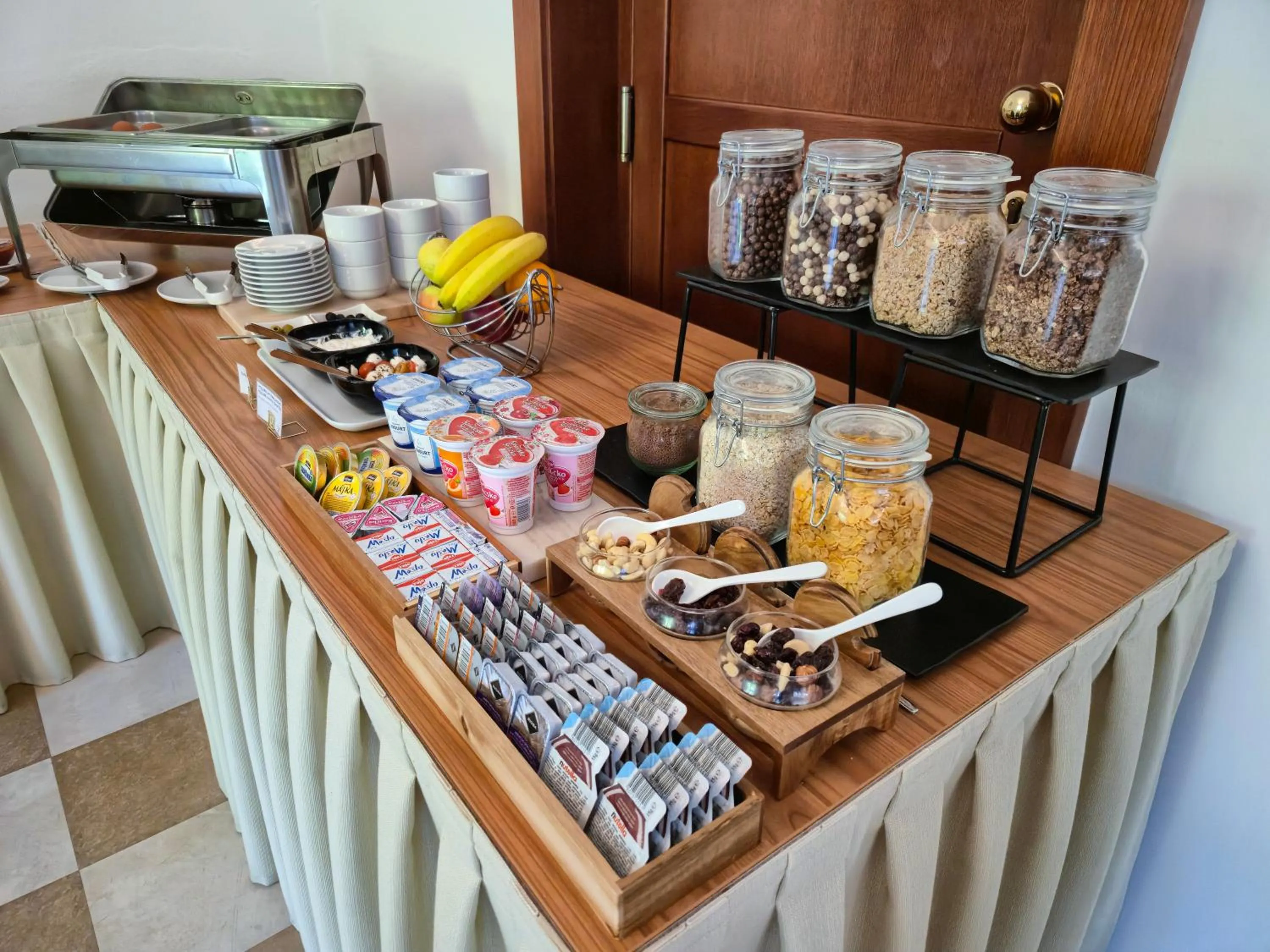 Breakfast in APLEND Villa Dr Szontagh Est 1876