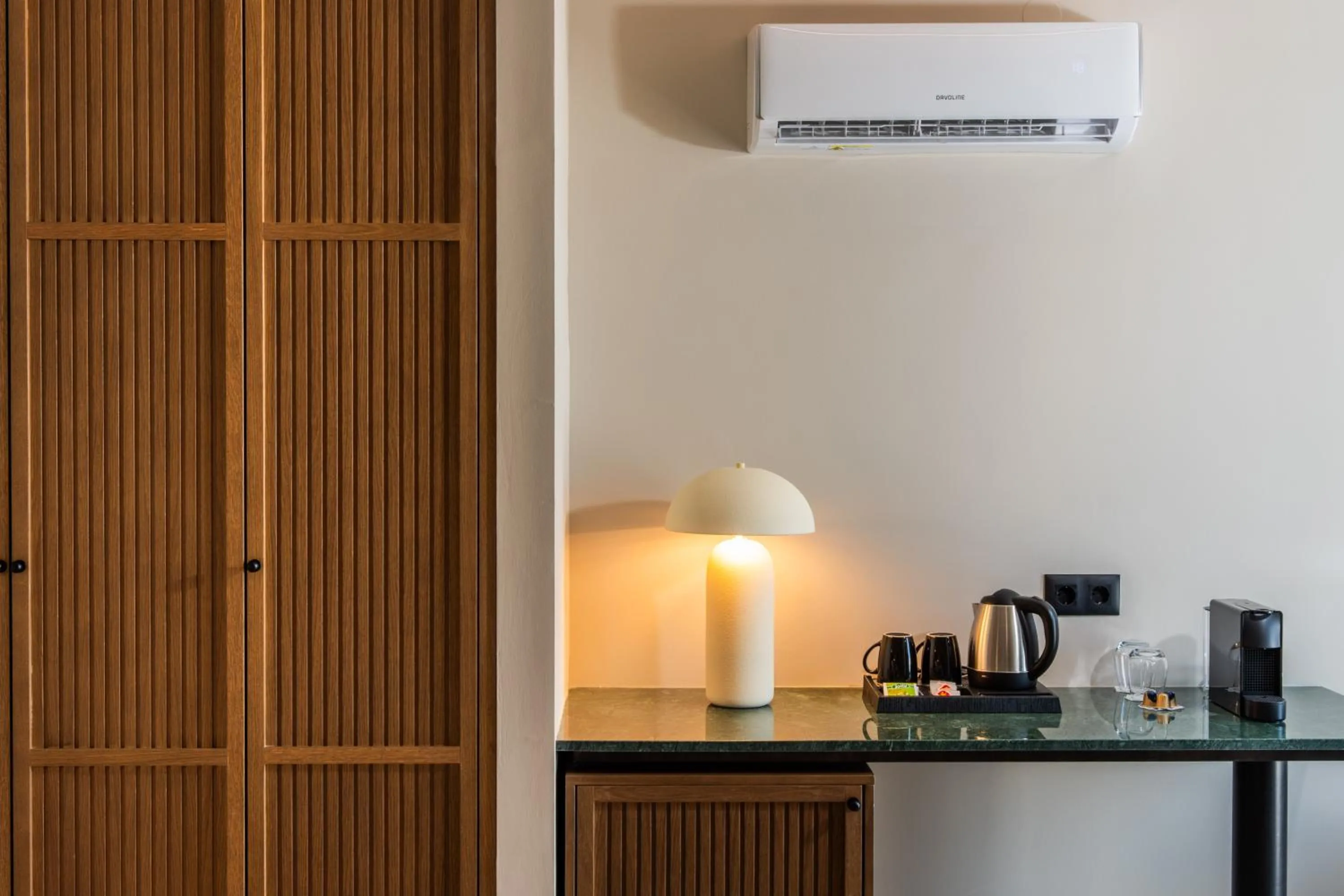 Coffee/tea facilities in Astoria Hotel