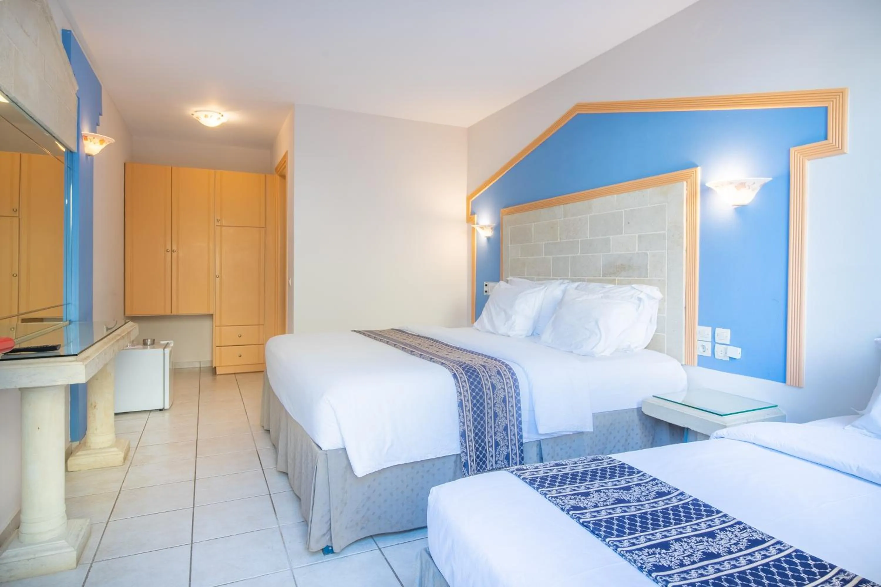 Photo of the whole room, Bed in Astoria Hotel