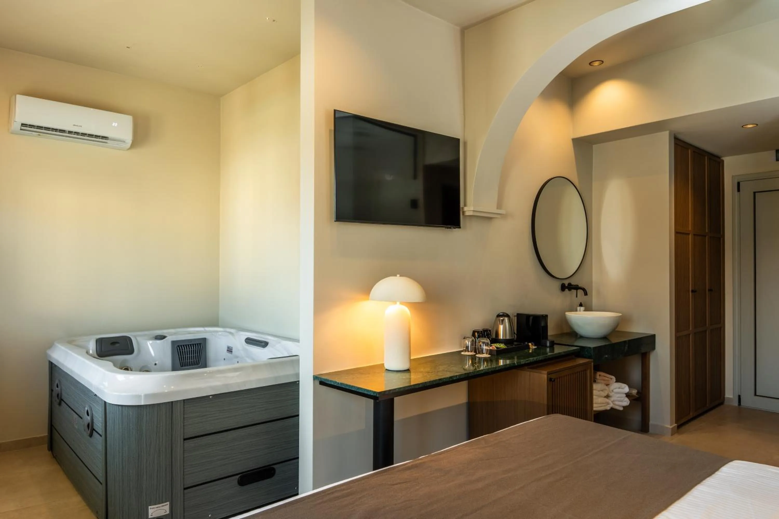 Bed in Astoria Hotel