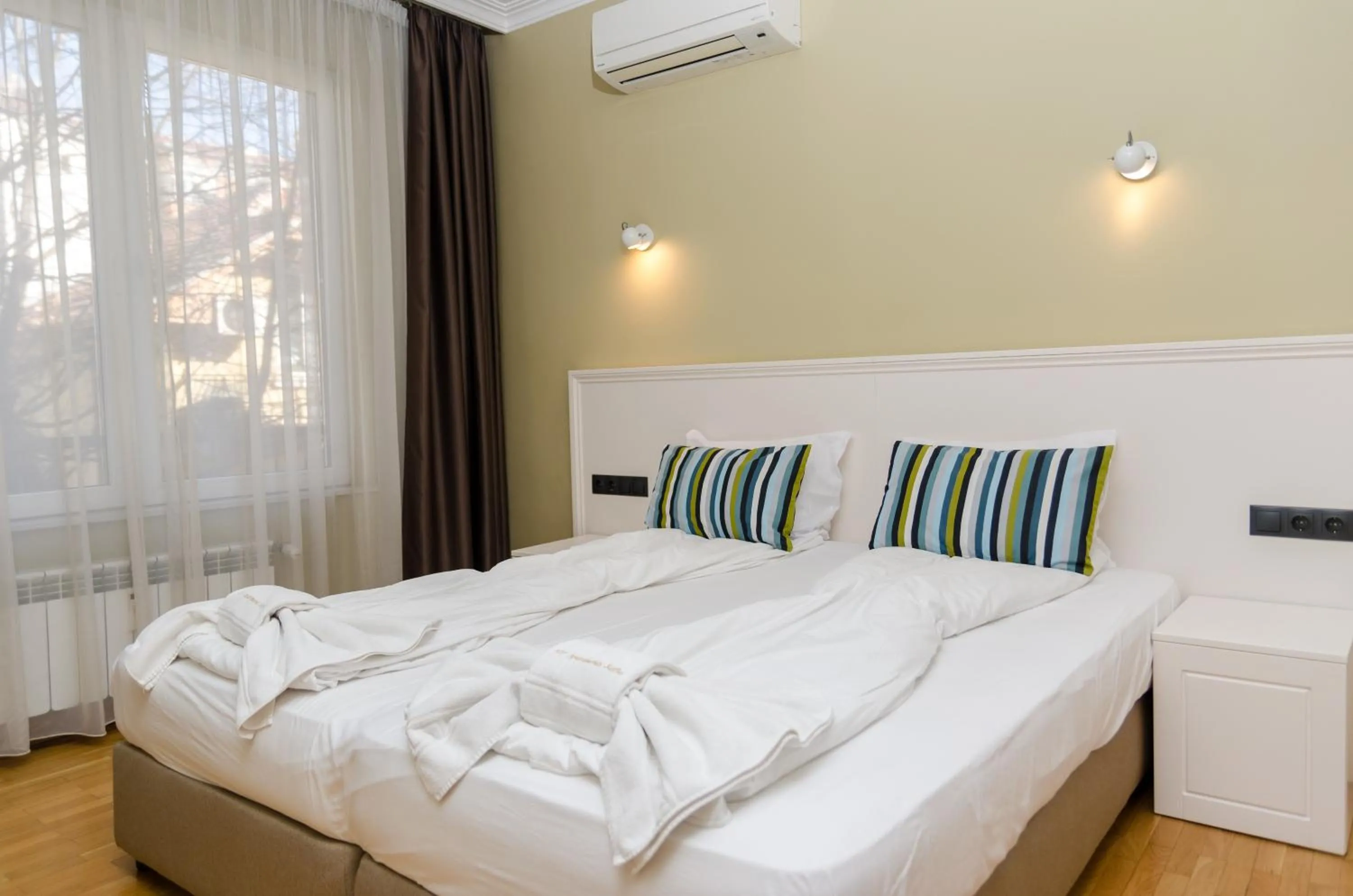 Two-Bedroom Deluxe Apartment with Balcony in VIP Apartments Sofia